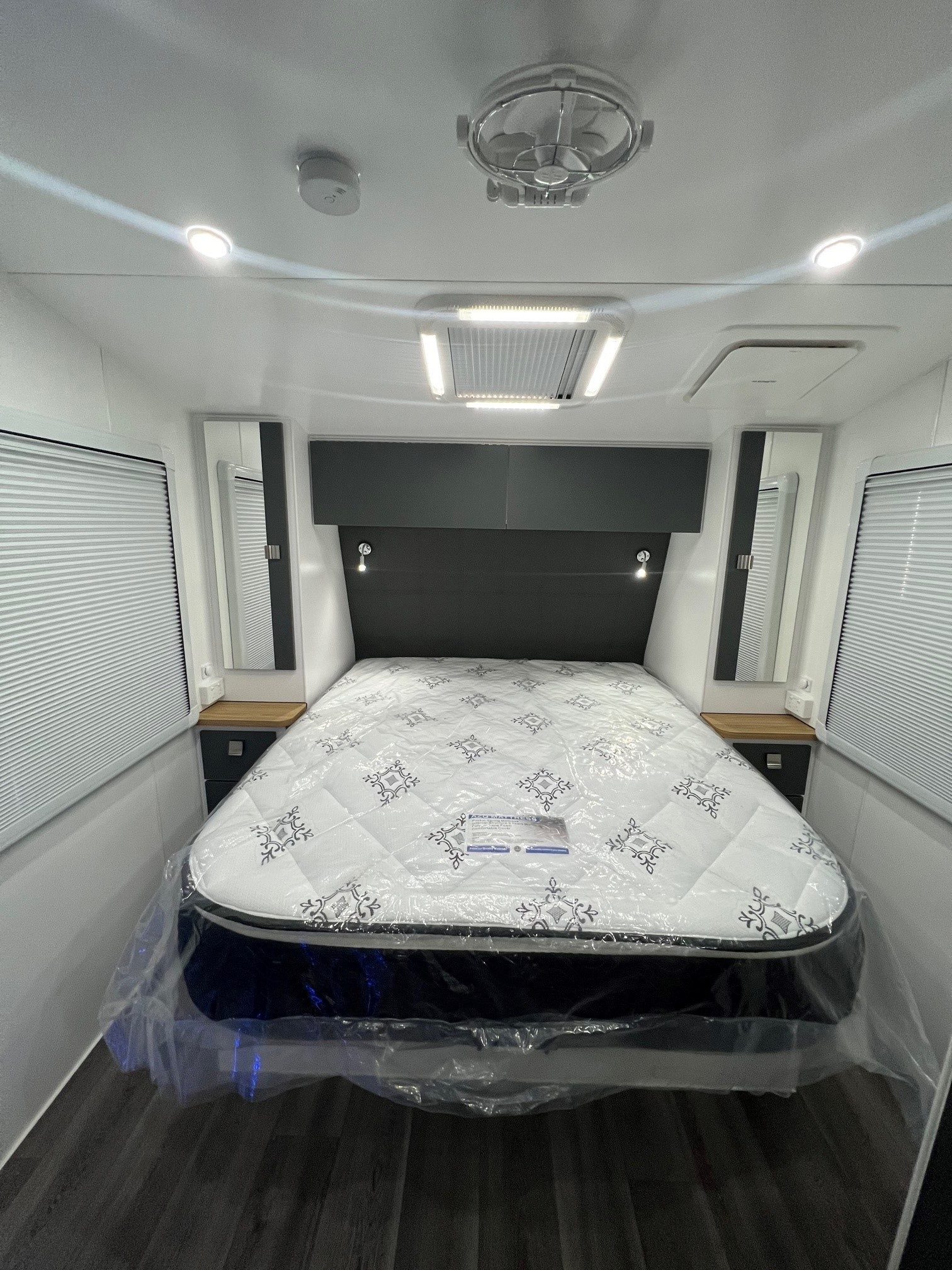 New Design 21ft6 Off-Road Double Bunk Family Trekker Caravan