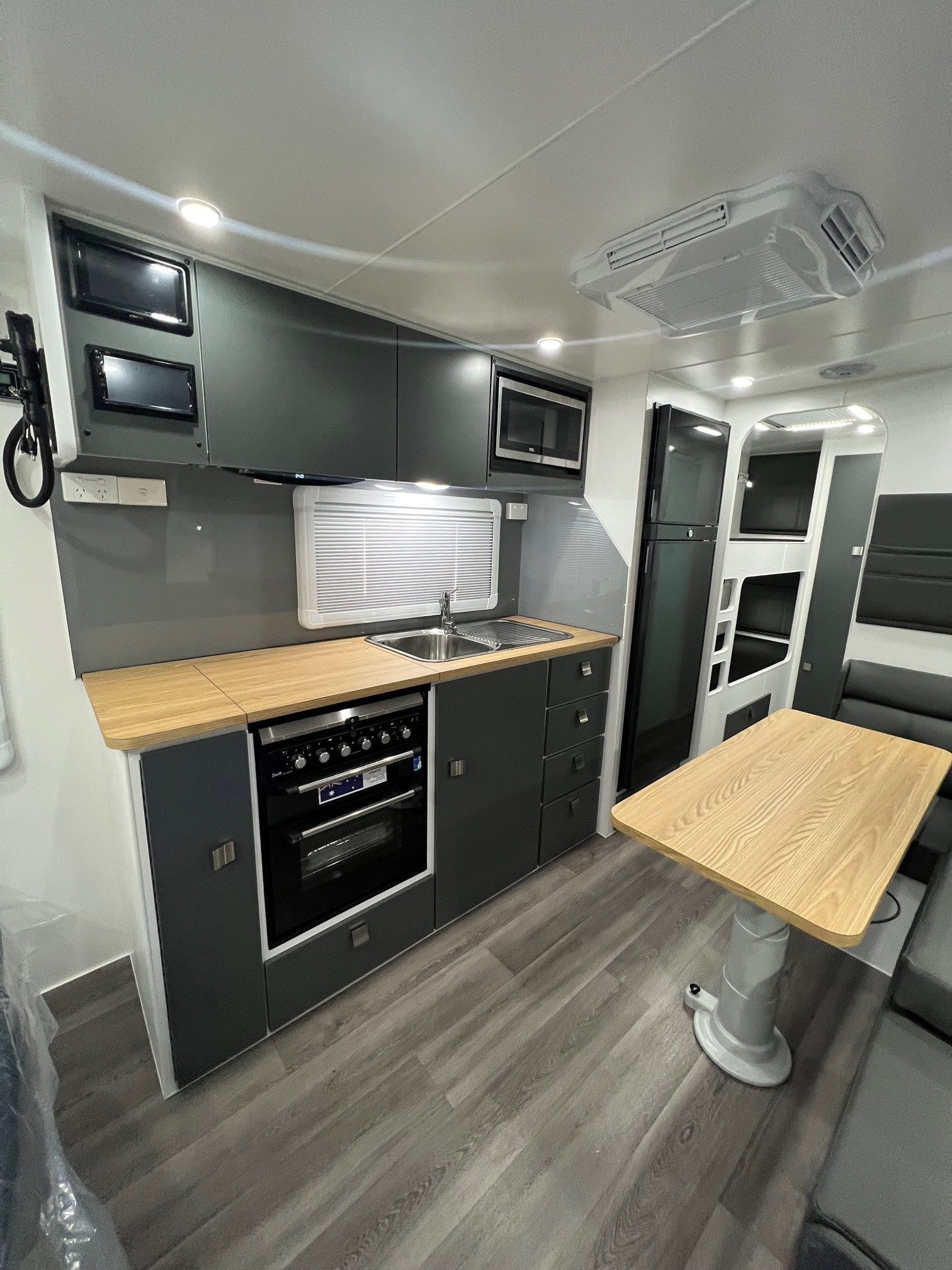 New Design 21ft6 Off-Road Double Bunk Family Trekker Caravan