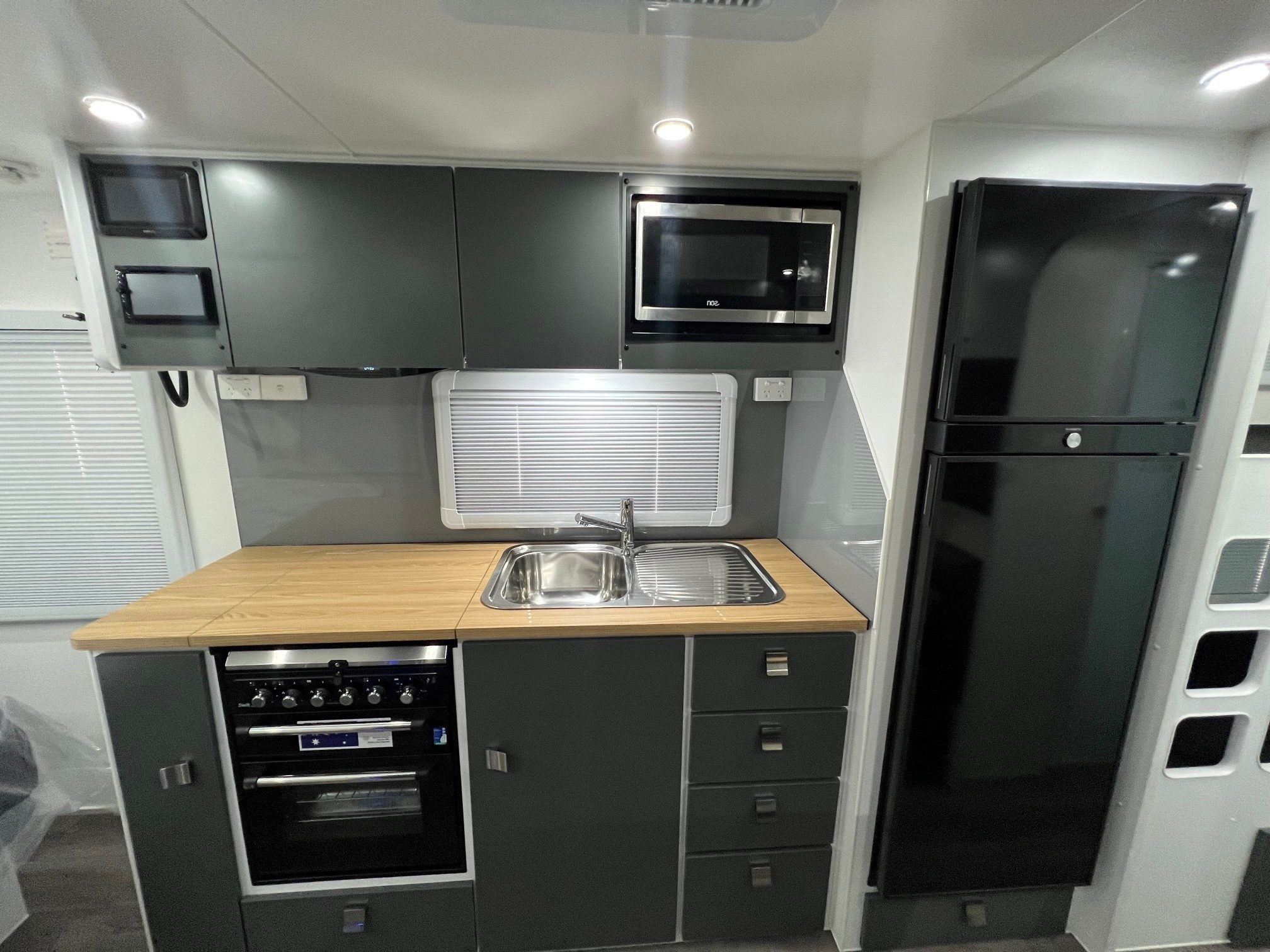 New Design 21ft6 Off-Road Double Bunk Family Trekker Caravan