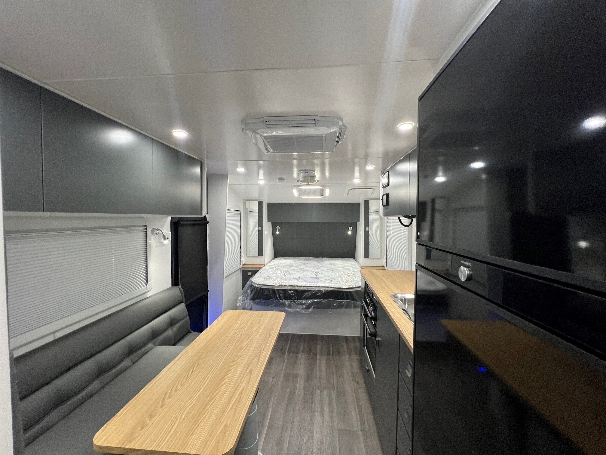 New Design 21ft6 Off-Road Double Bunk Family Trekker Caravan