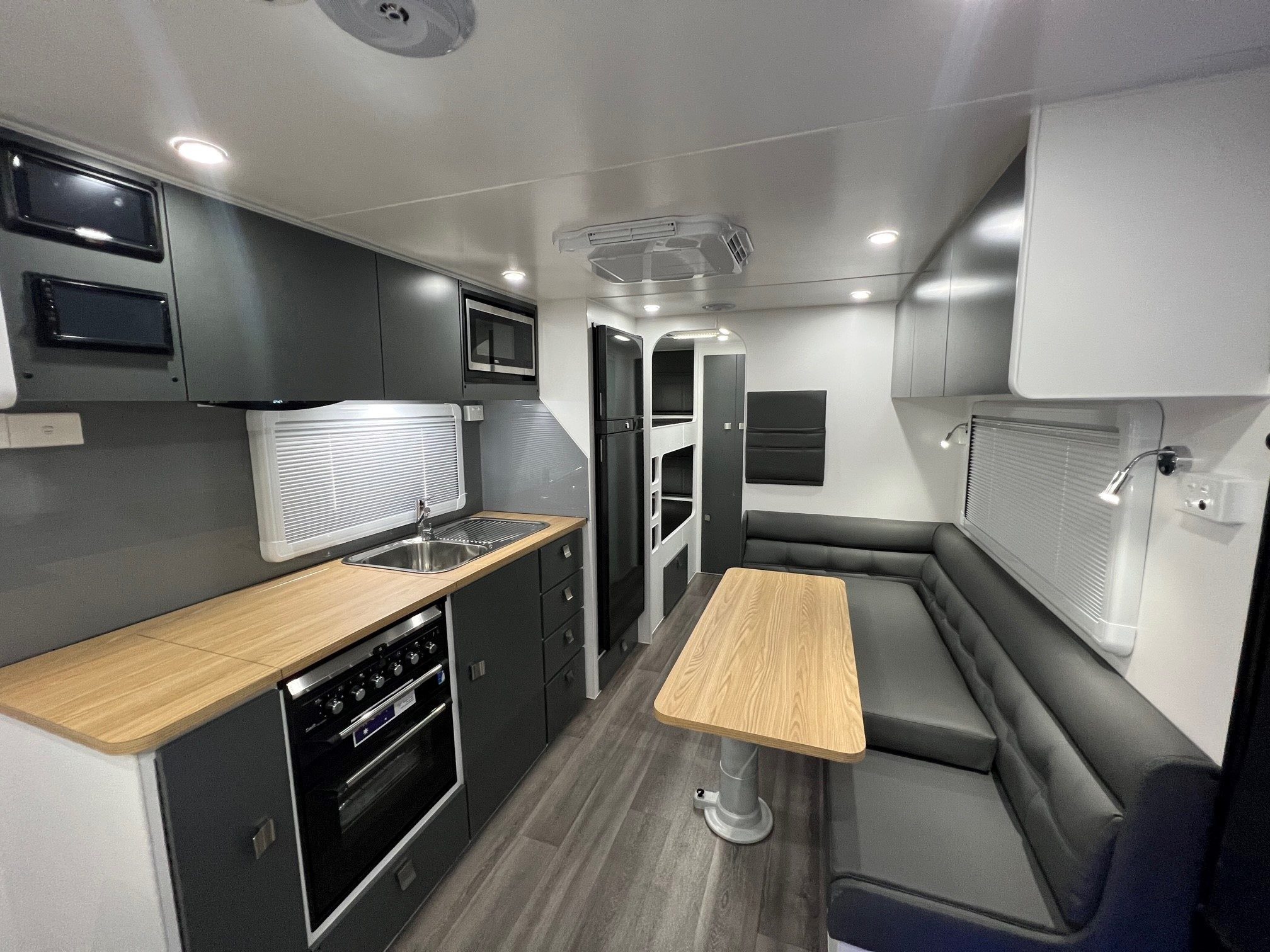 New Design 21ft6 Off-Road Double Bunk Family Trekker Caravan