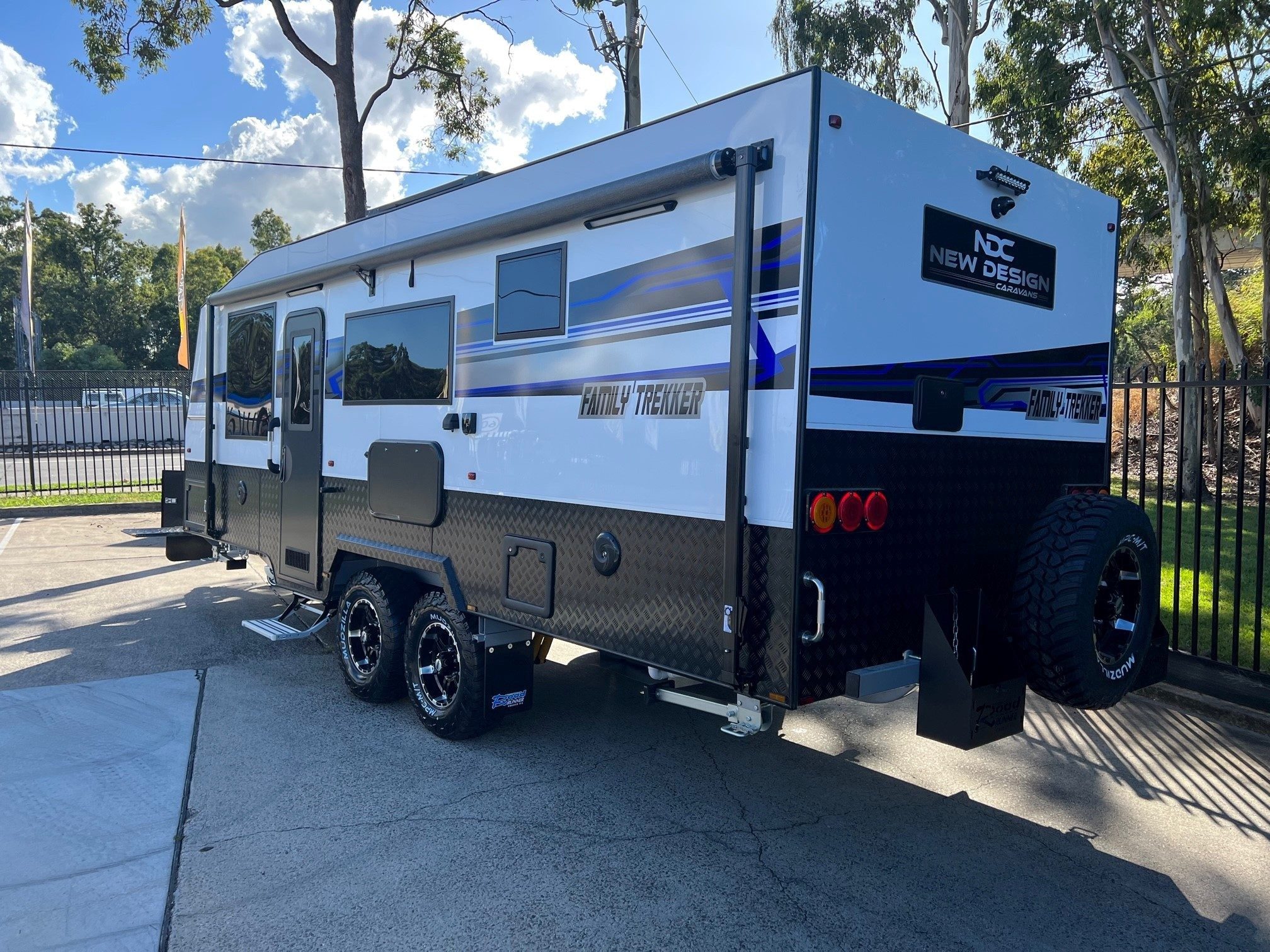 New Design 21ft6 Off-Road Double Bunk Family Trekker Caravan