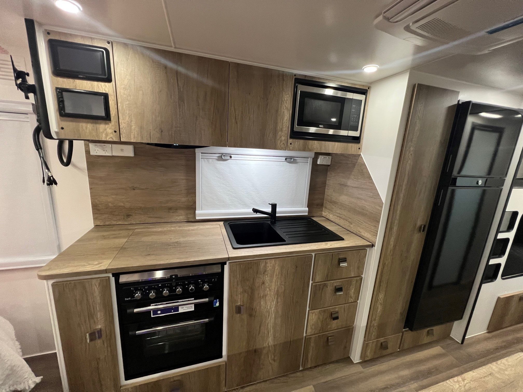 New Design 22ft9 Off-Road Double Bunk Family Trekker Caravan