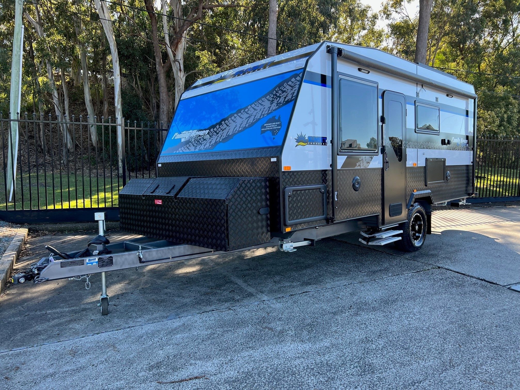 Sunset Family Haven 18ft6 Off-Road Triple Bunk