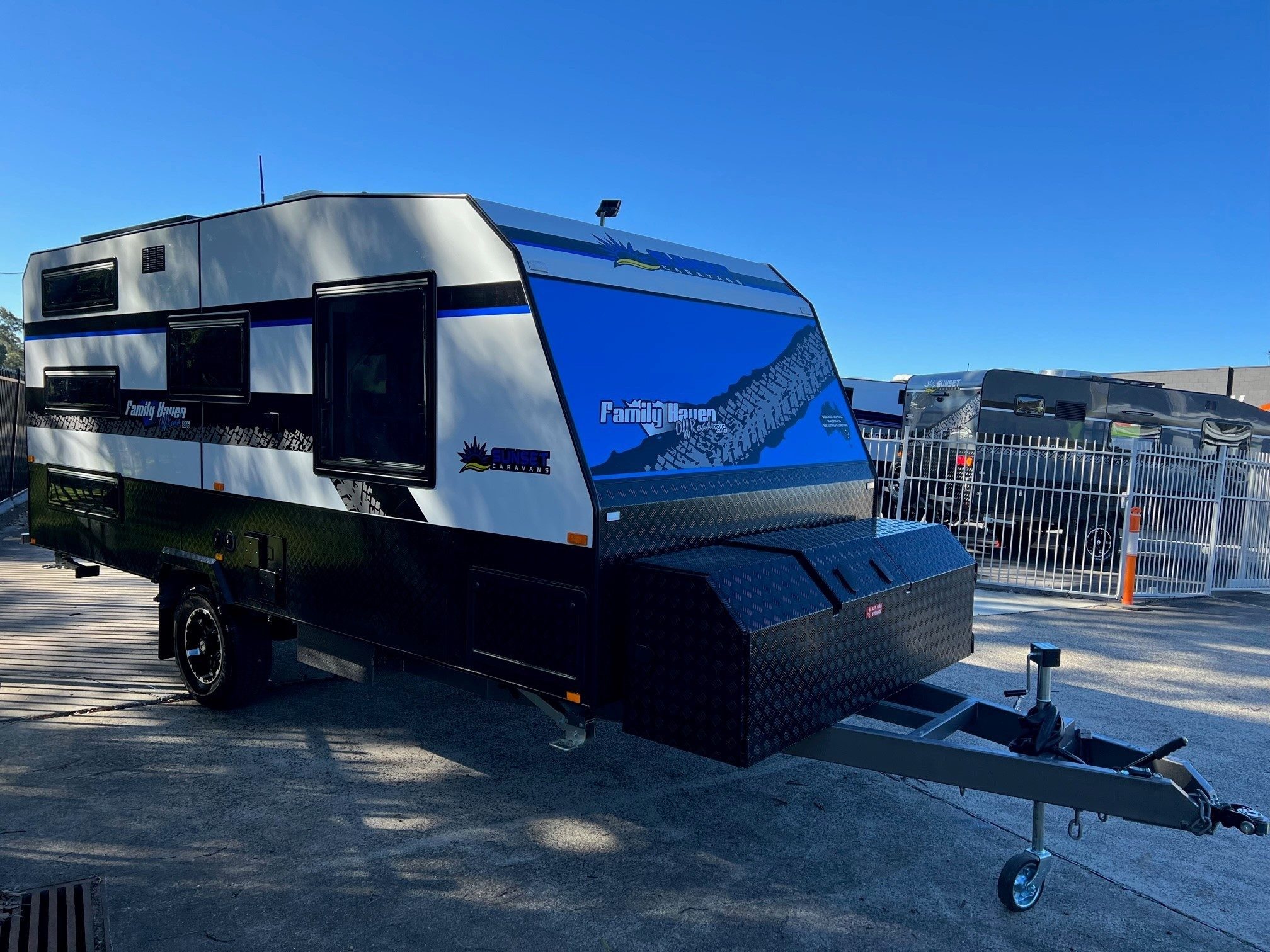 Sunset Family Haven 18ft6 Off-Road Triple Bunk