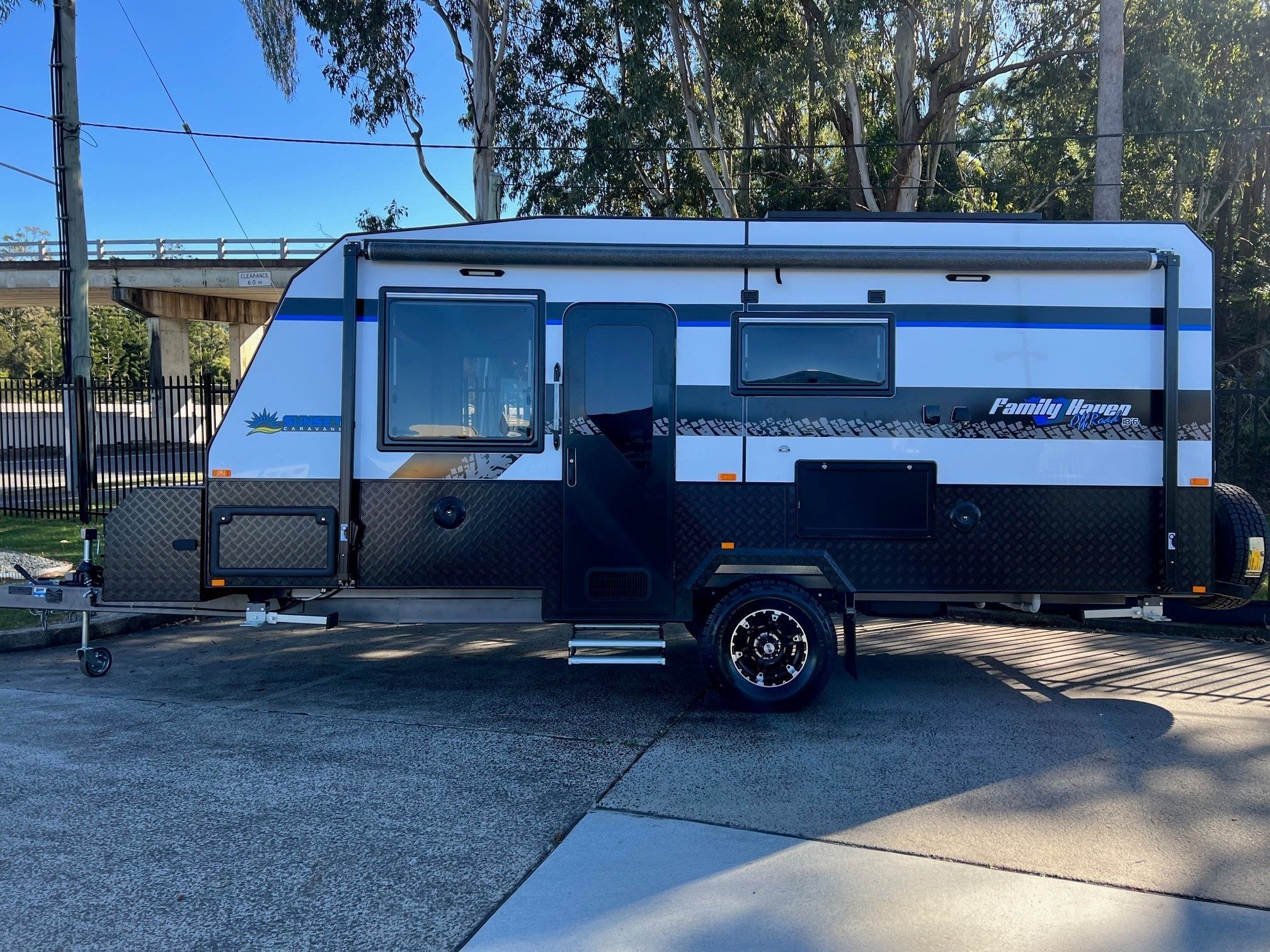 Sunset Family Haven 18ft6 Off-Road Triple Bunk