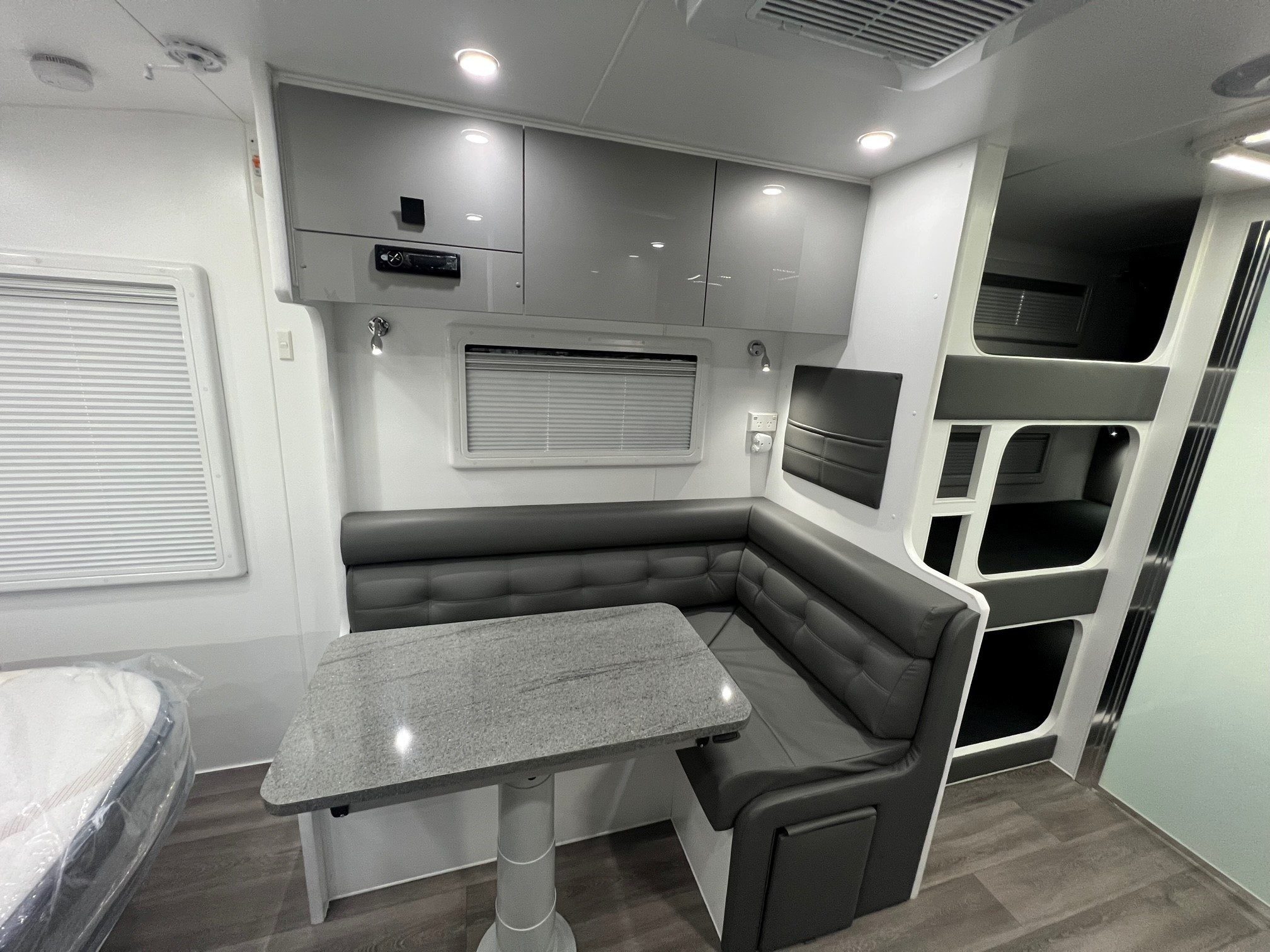 Sunset Family Haven 18ft6 Off-Road Triple Bunk