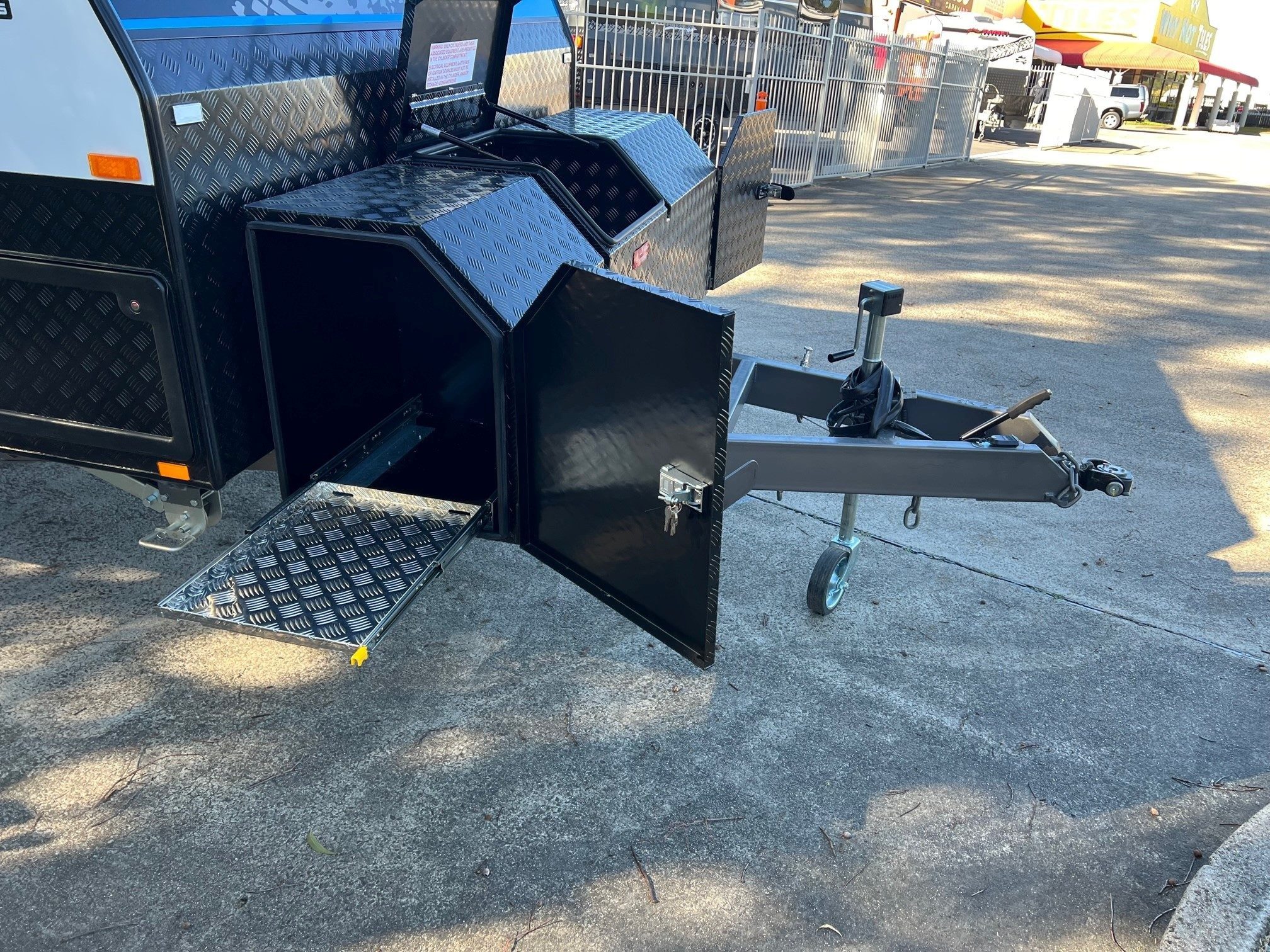 Sunset Family Haven 18ft6 Off-Road Triple Bunk