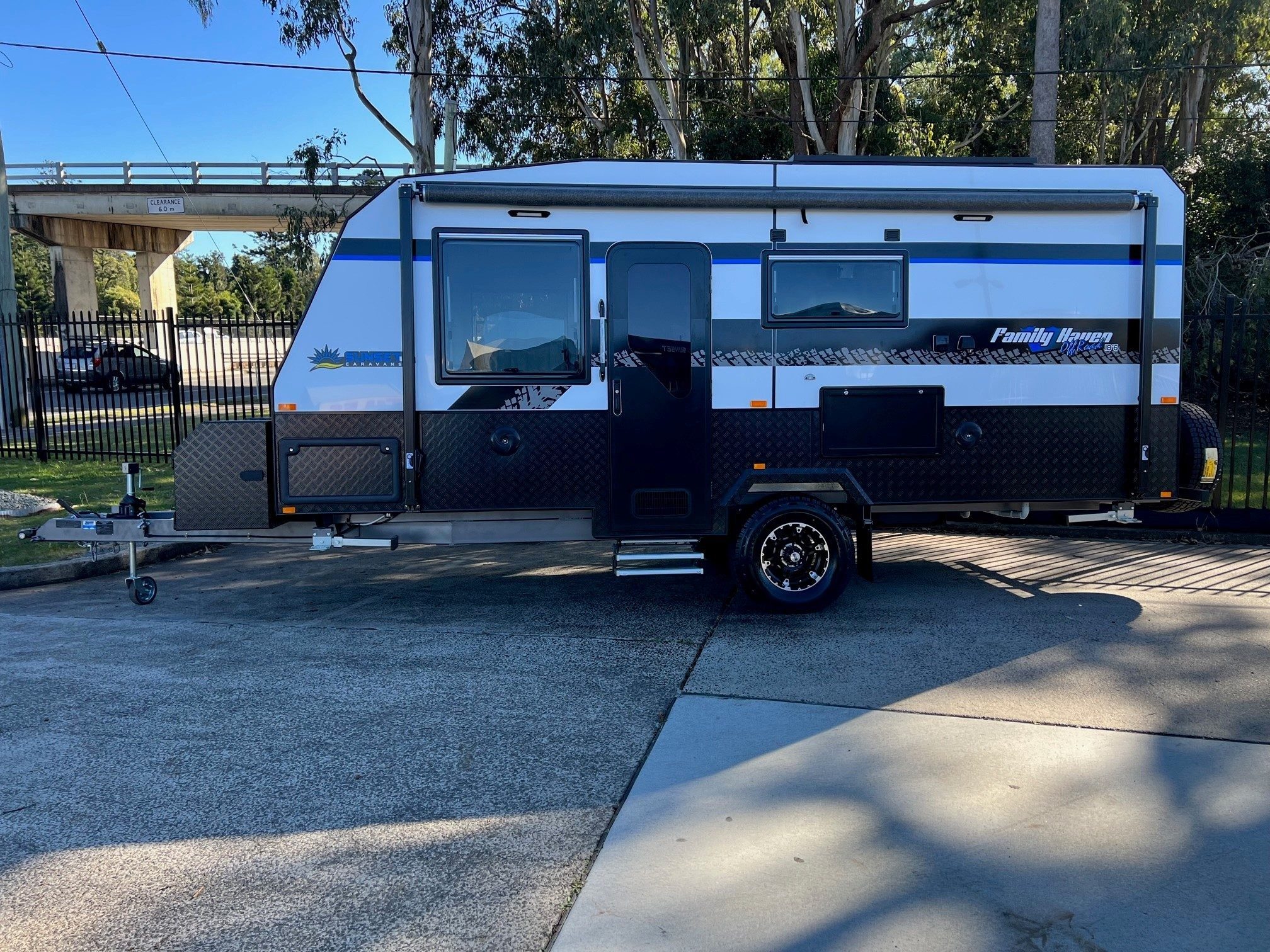 Sunset Family Haven 18ft6 Off-Road Triple Bunk