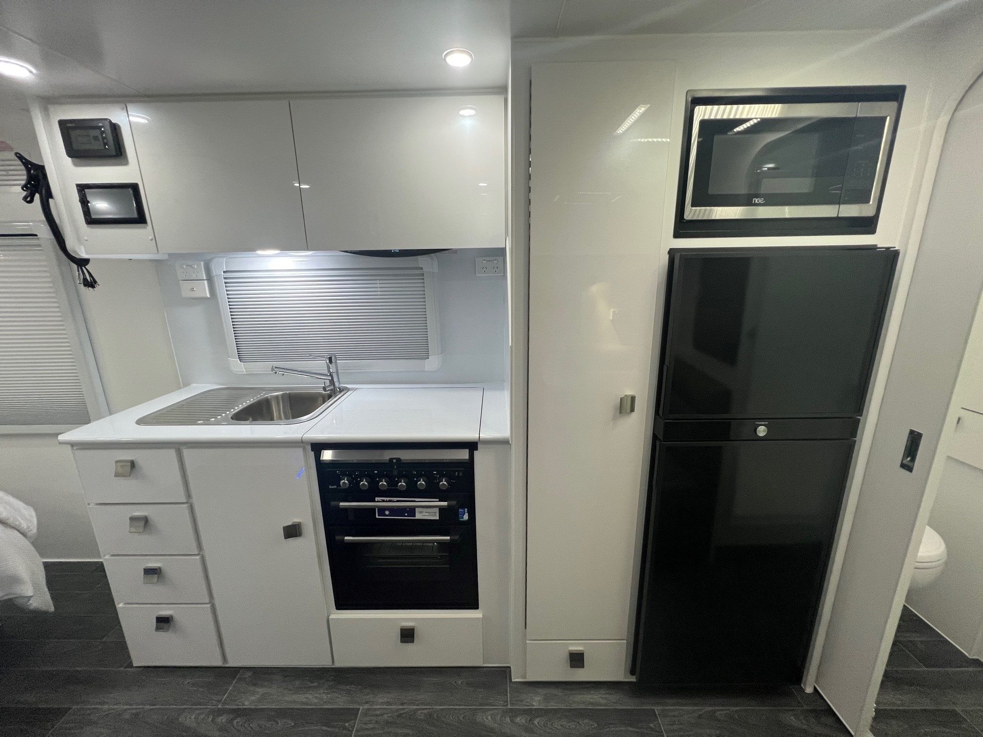 2023 New Design Caravan Avalon 20ft Off-Road With Flat Floor Caravan