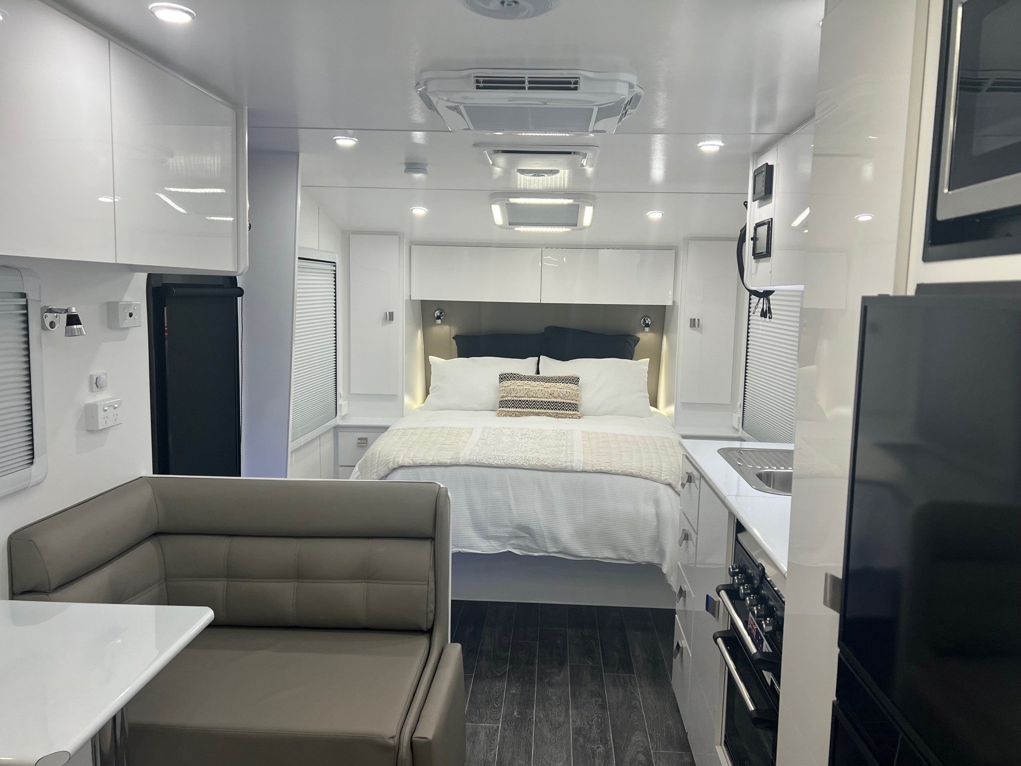 2023 New Design Caravan Avalon 20ft Off-Road With Flat Floor Caravan
