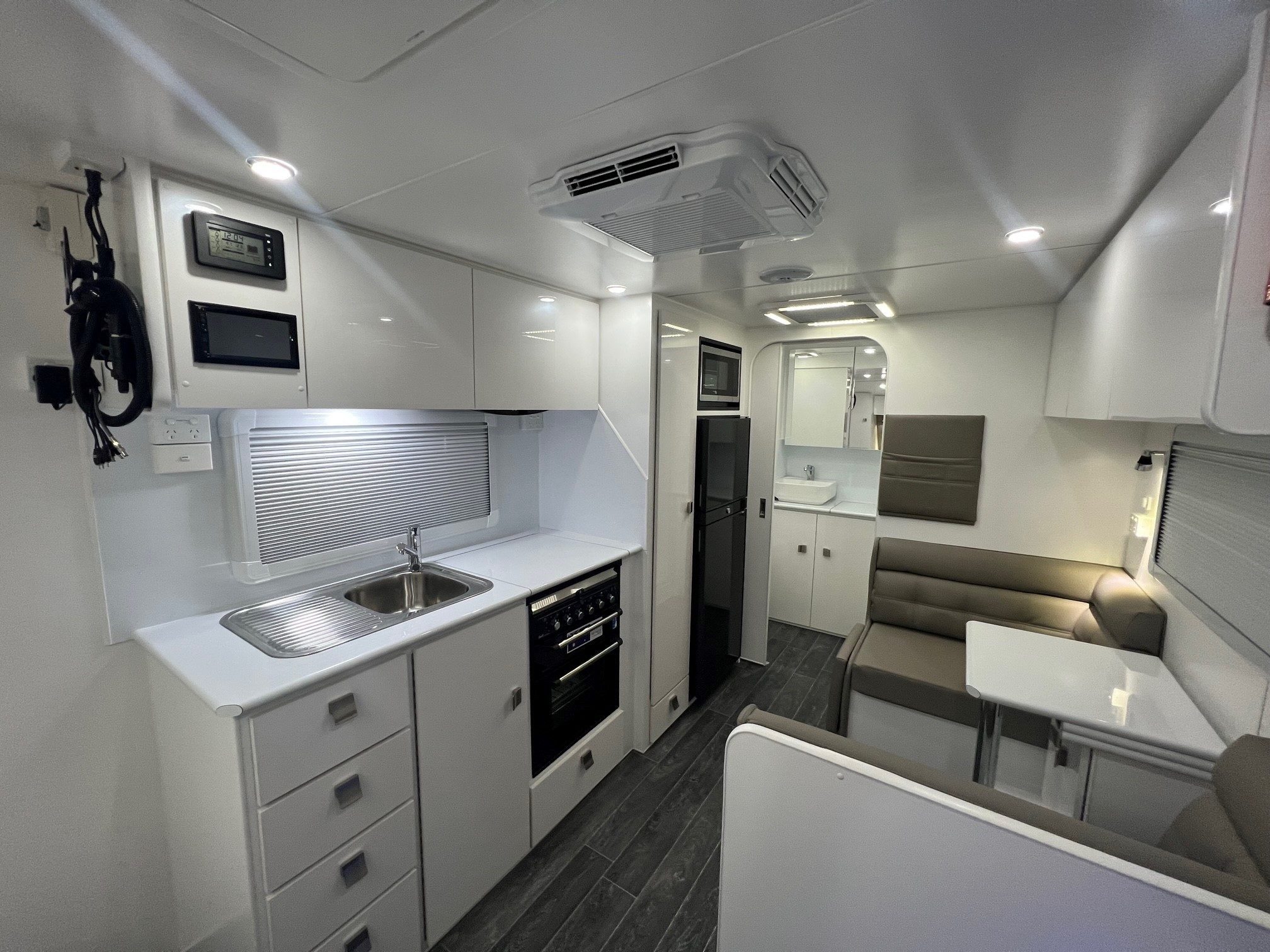 2023 New Design Caravan Avalon 20ft Off-Road With Flat Floor Caravan