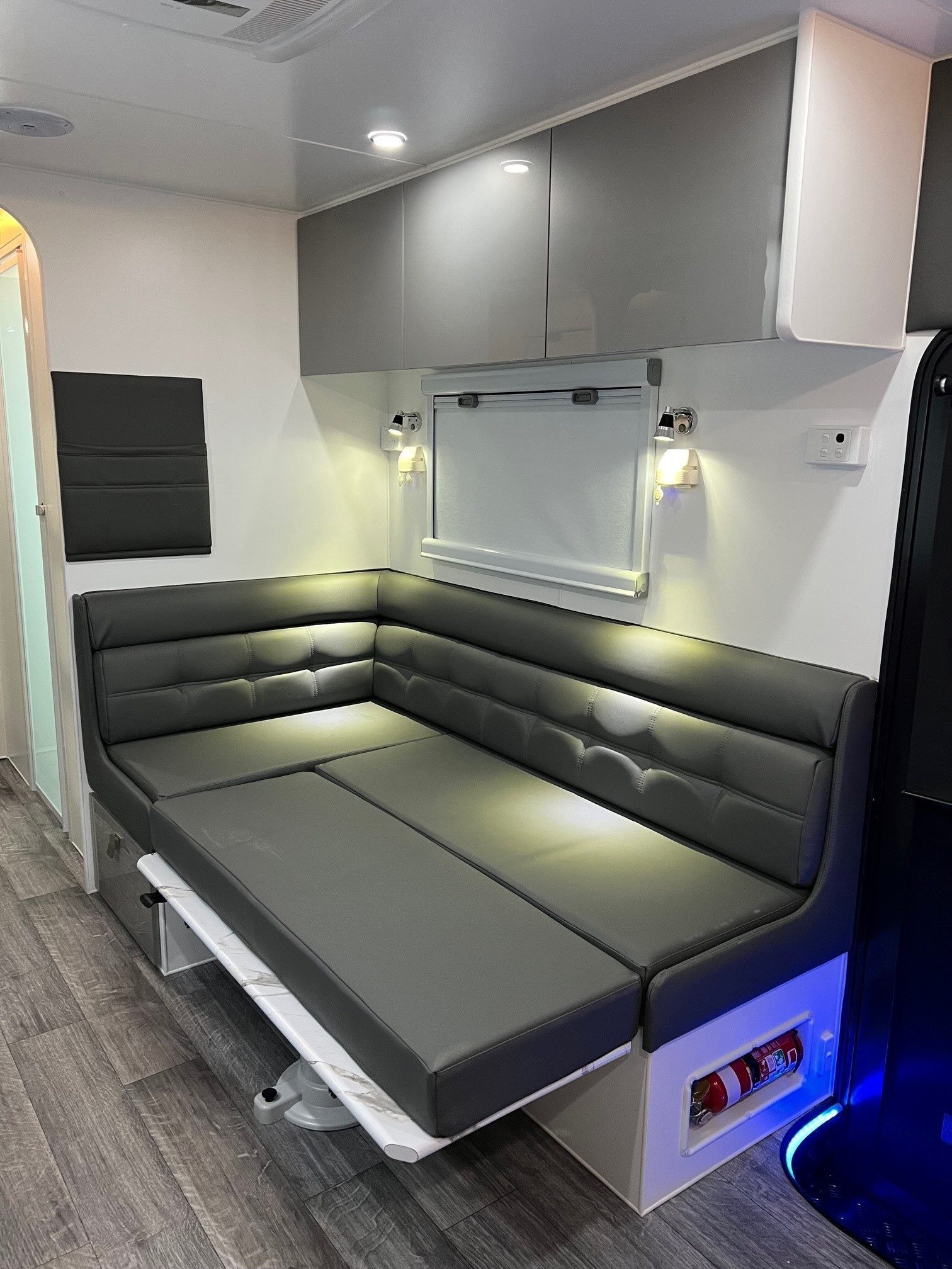 2022 Sunset Family Horizon 21ft6 Double Bunk Van
