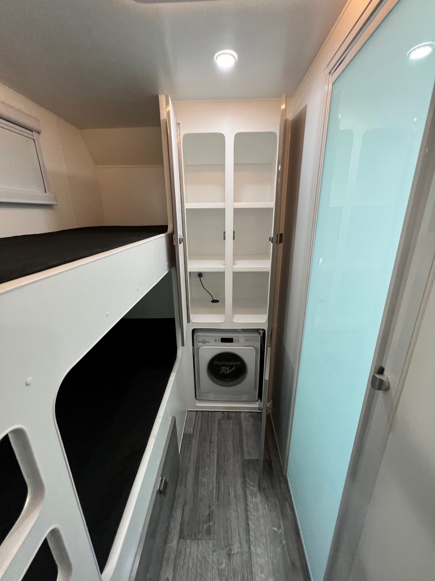 2022 Sunset Family Horizon 21ft6 Double Bunk Van