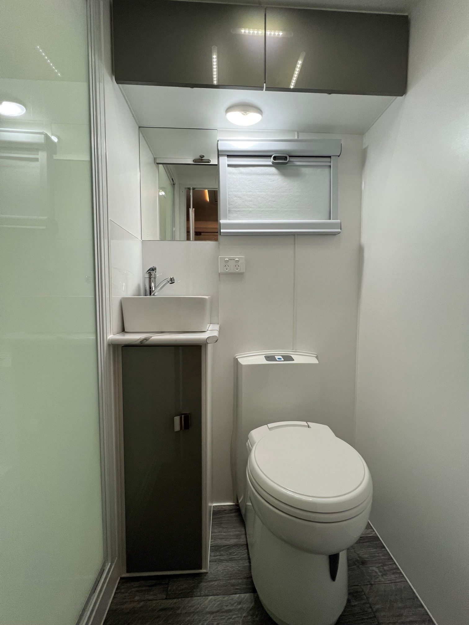 2022 Sunset Family Horizon 21ft6 Double Bunk Van