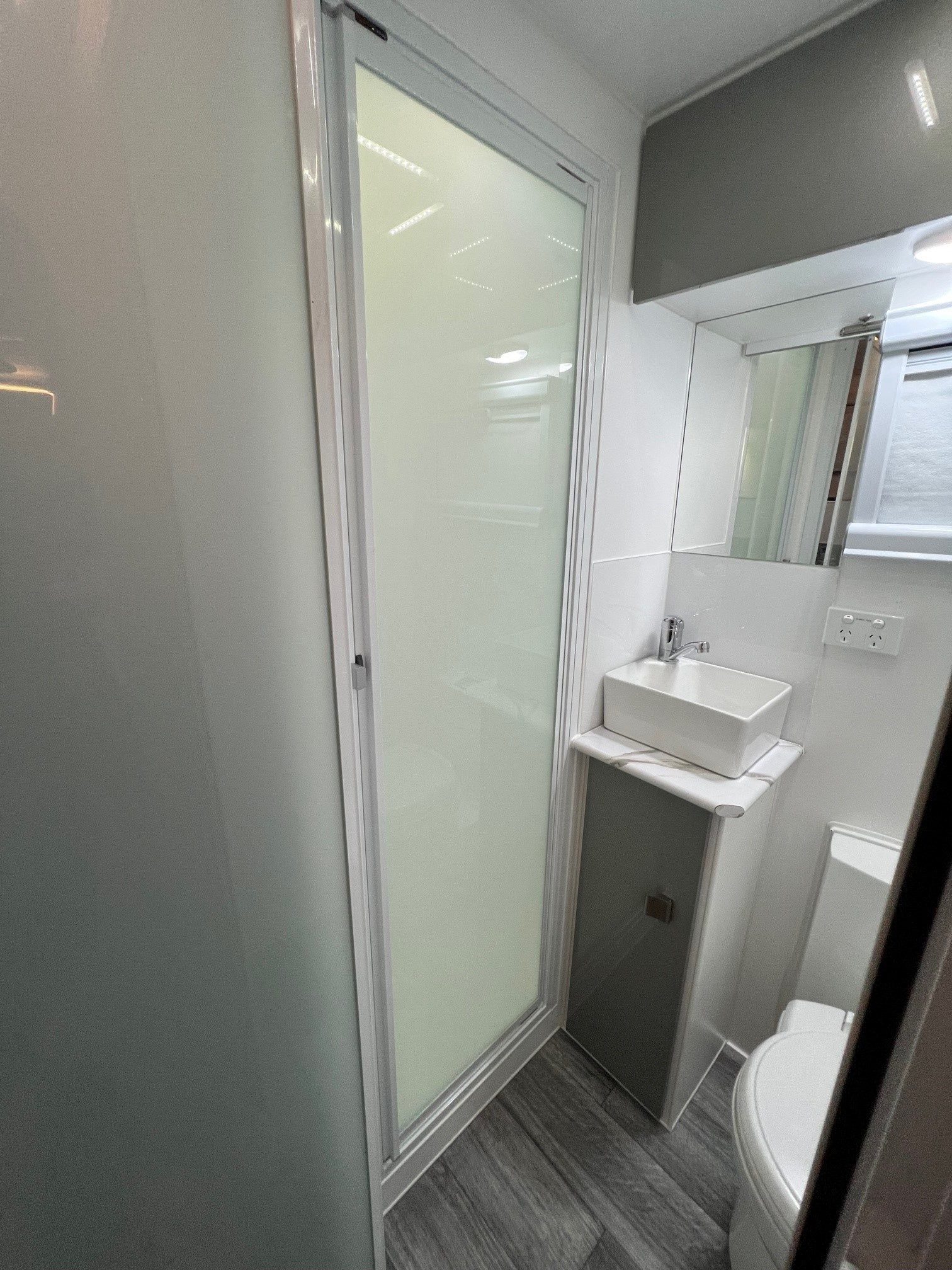 2022 Sunset Family Horizon 21ft6 Double Bunk Van