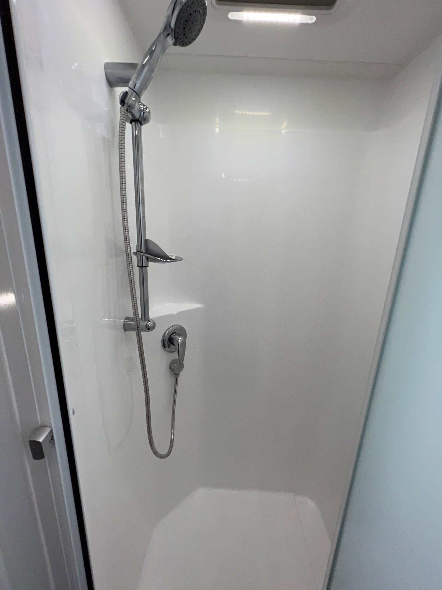 2022 Sunset Family Horizon 21ft6 Double Bunk Van