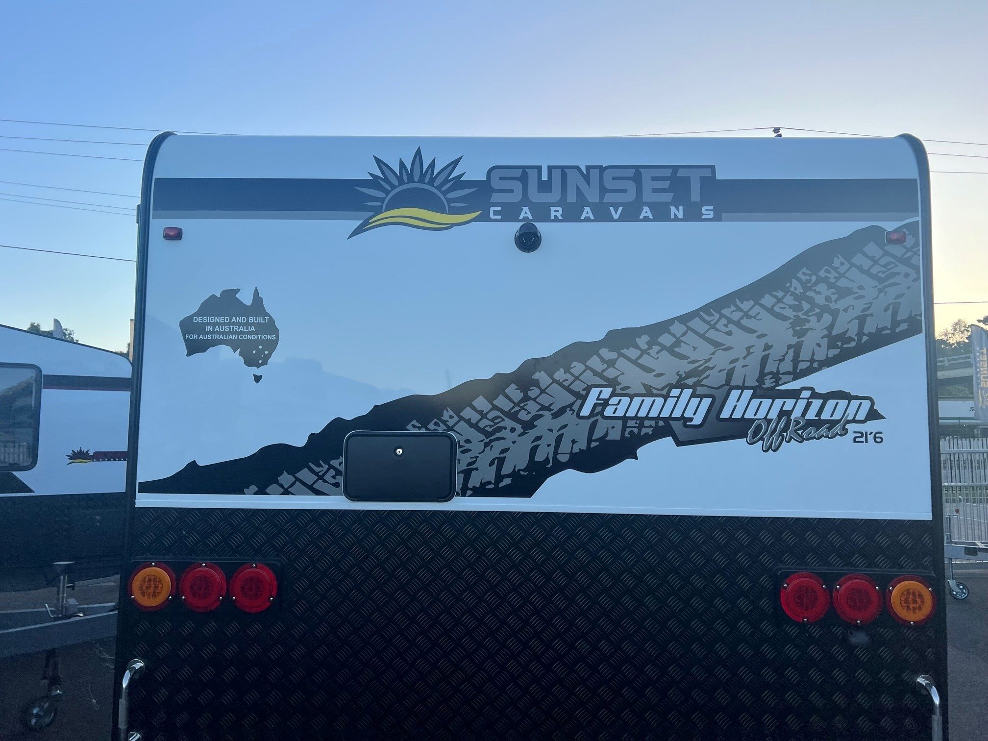 2022 Sunset Family Horizon 21ft6 Double Bunk Van