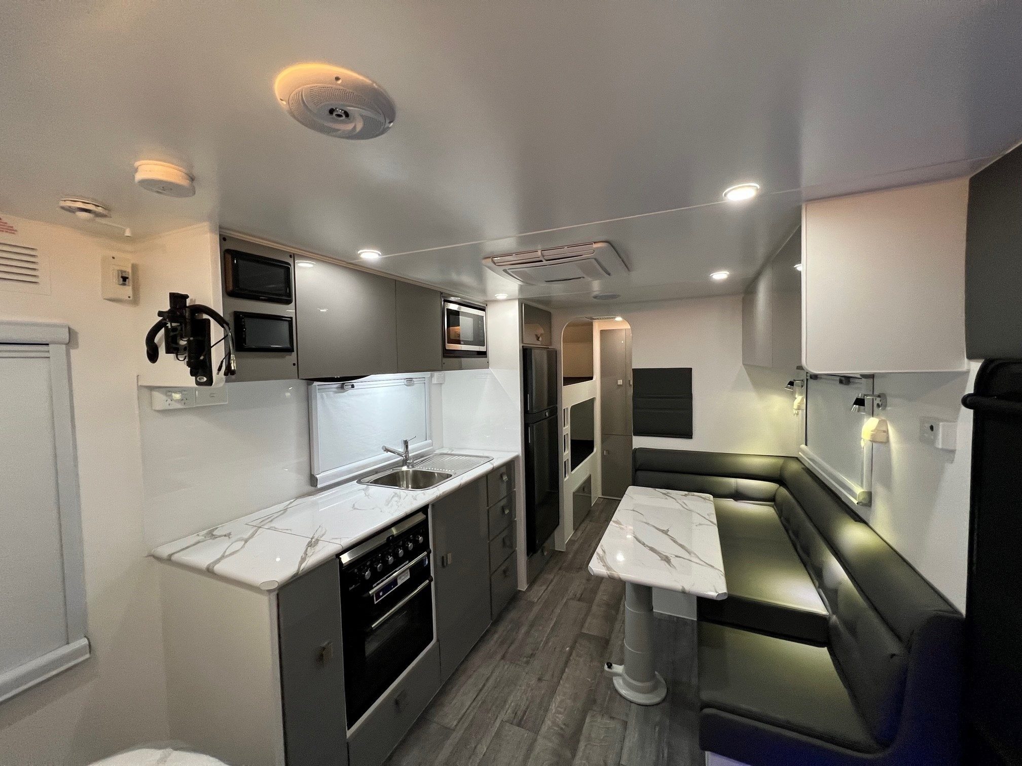 2022 Sunset Family Horizon 21ft6 Double Bunk Van