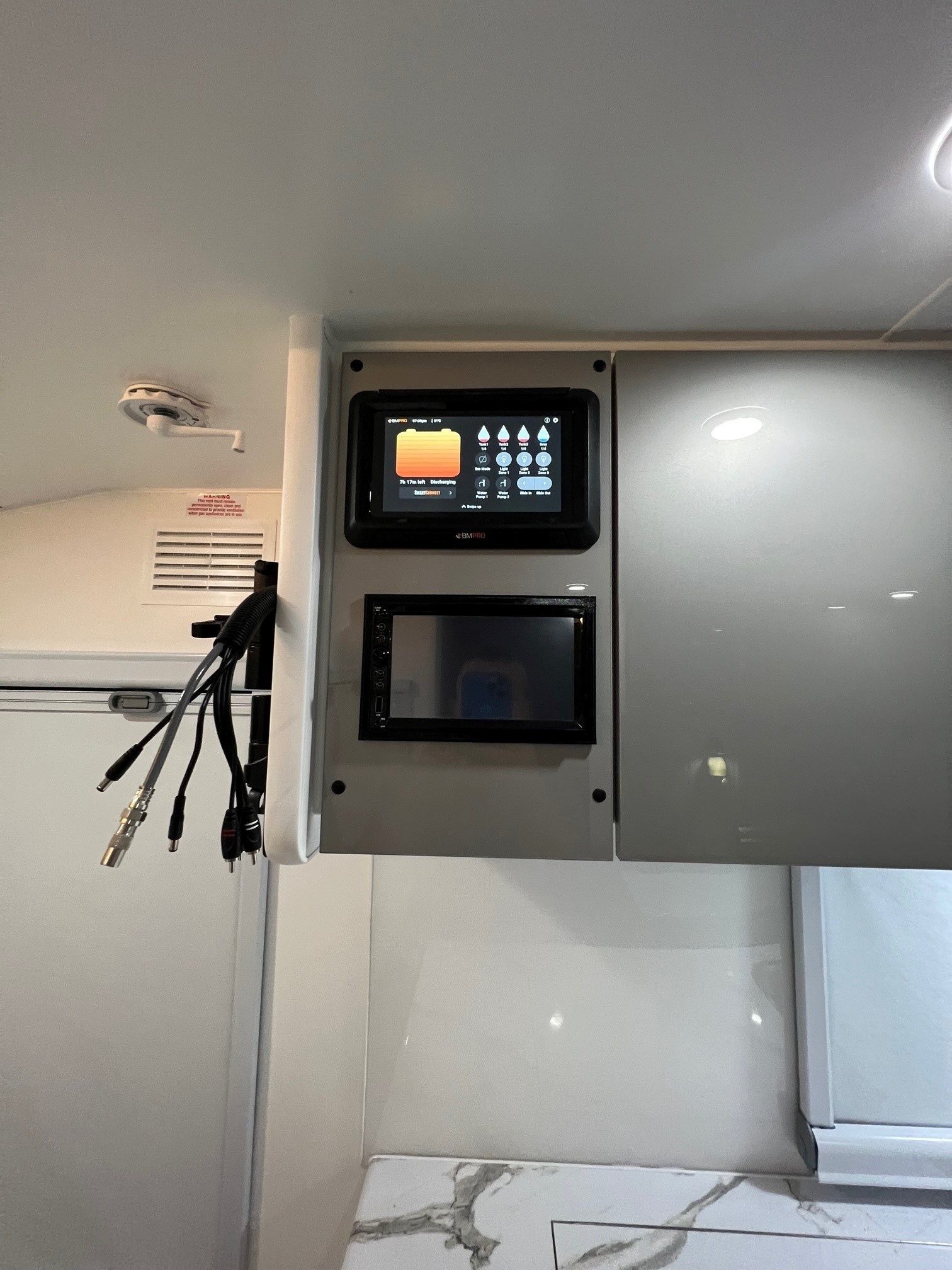 2022 Sunset Family Horizon 21ft6 Double Bunk Van