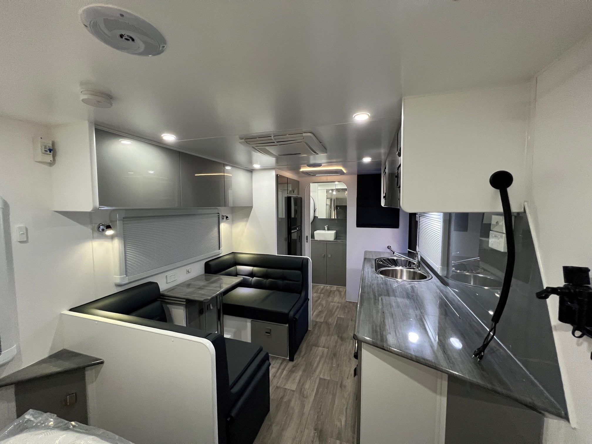 2022 Sunset Boulevard Semi Off-Road 19ft8