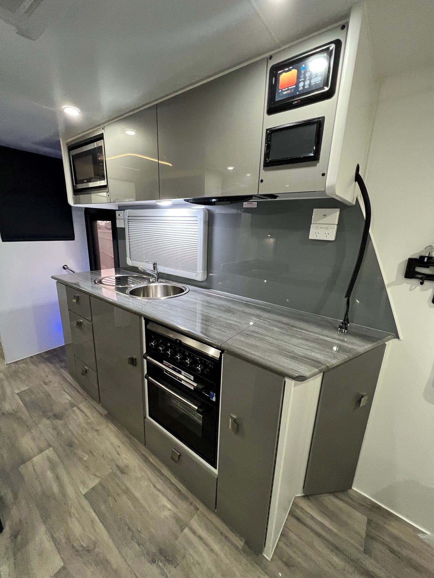 2022 Sunset Boulevard Semi Off-Road 19ft8