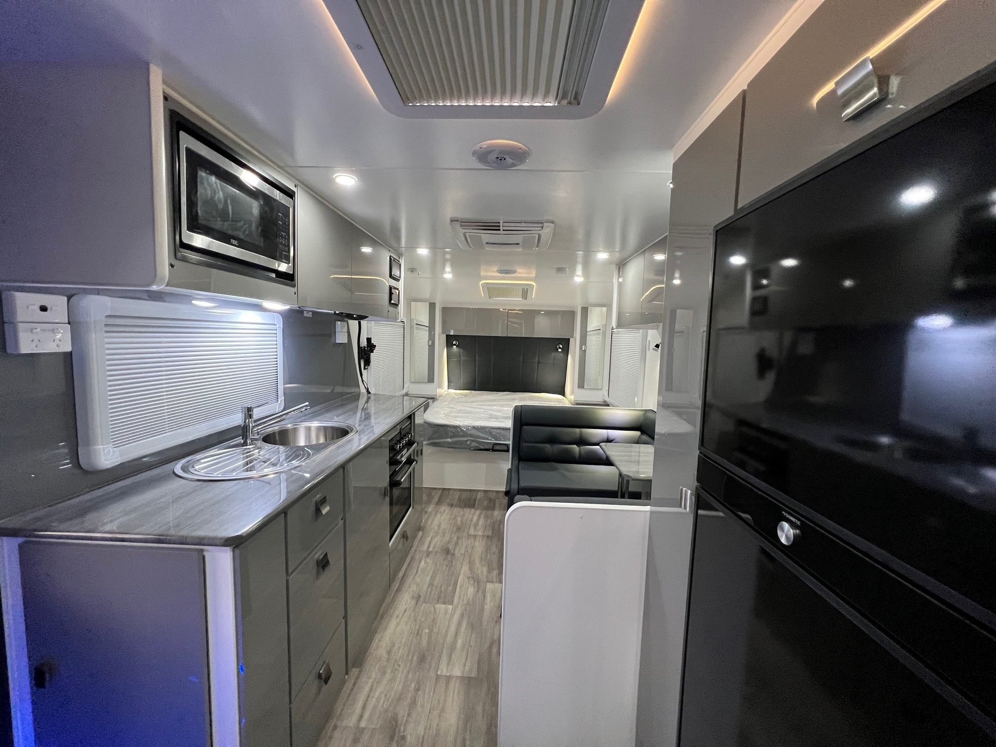 2022 Sunset Boulevard Semi Off-Road 19ft8