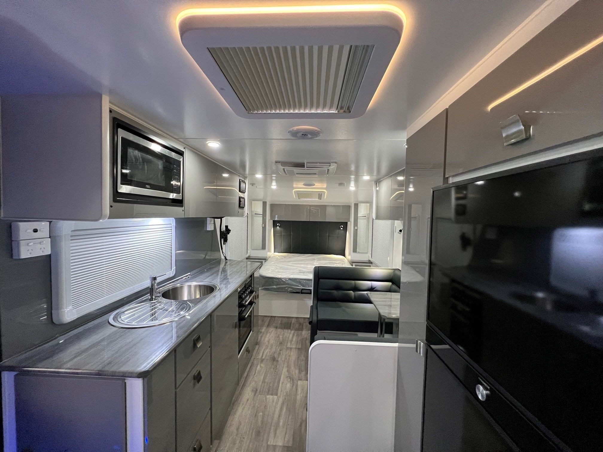 2022 Sunset Boulevard Semi Off-Road 19ft8