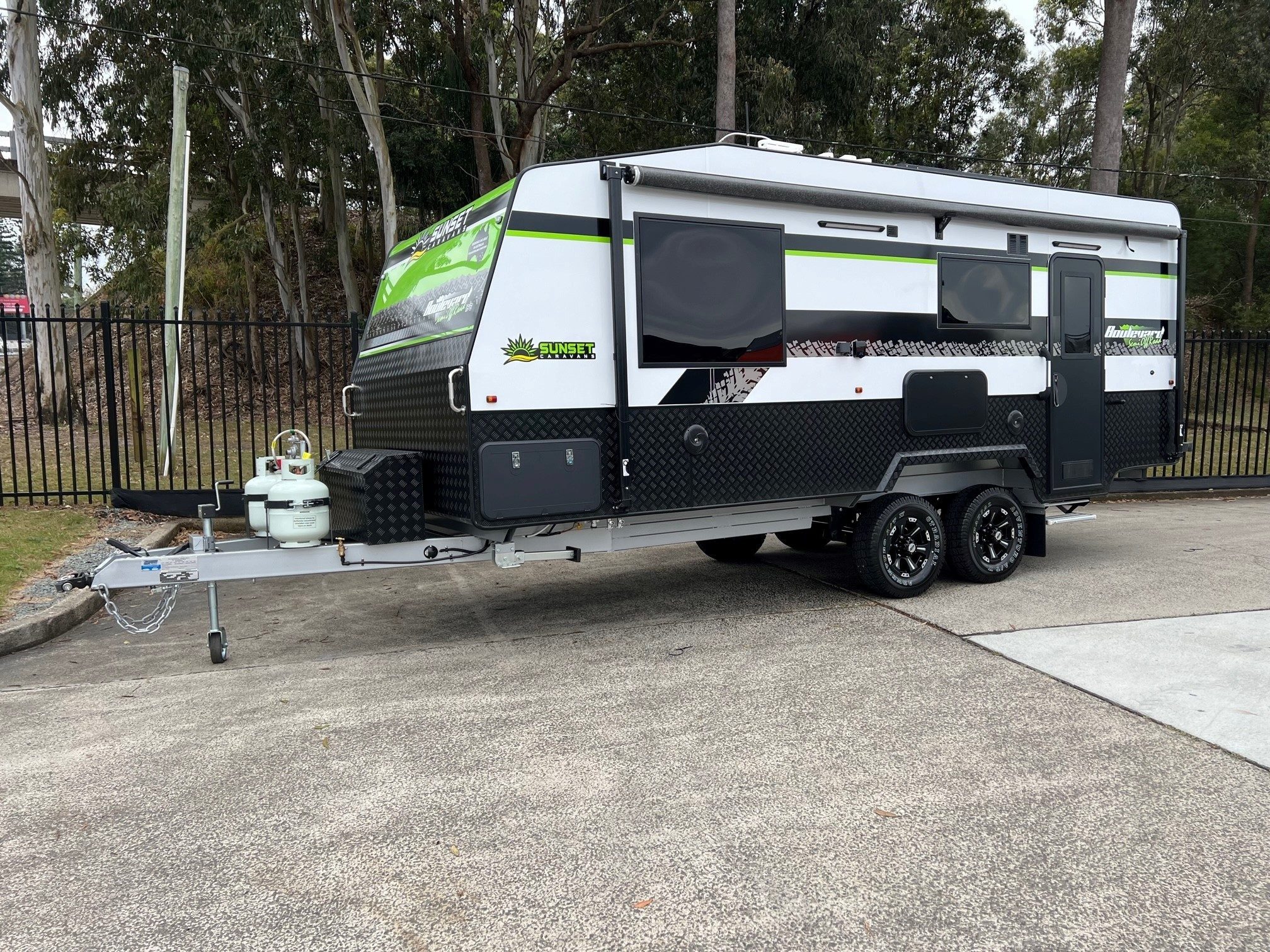 2022 Sunset Boulevard Semi Off-Road 19ft8