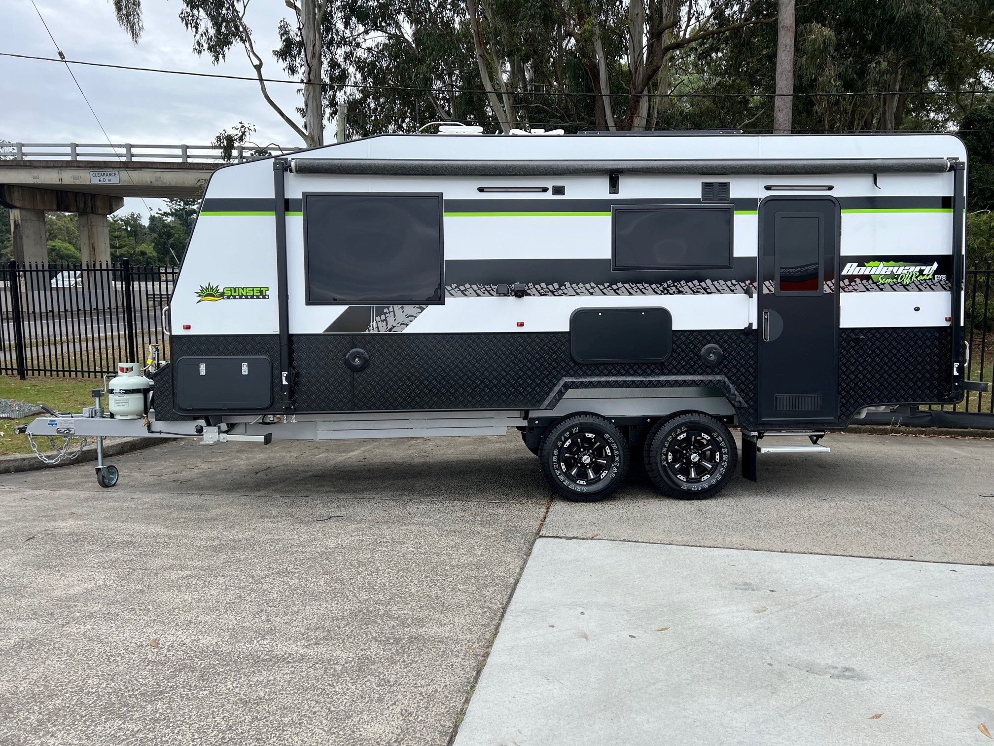 2022 Sunset Boulevard Semi Off-Road 19ft8