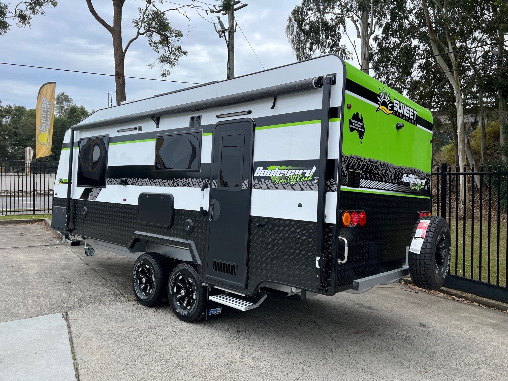 2022 Sunset Boulevard Semi Off-Road 19ft8