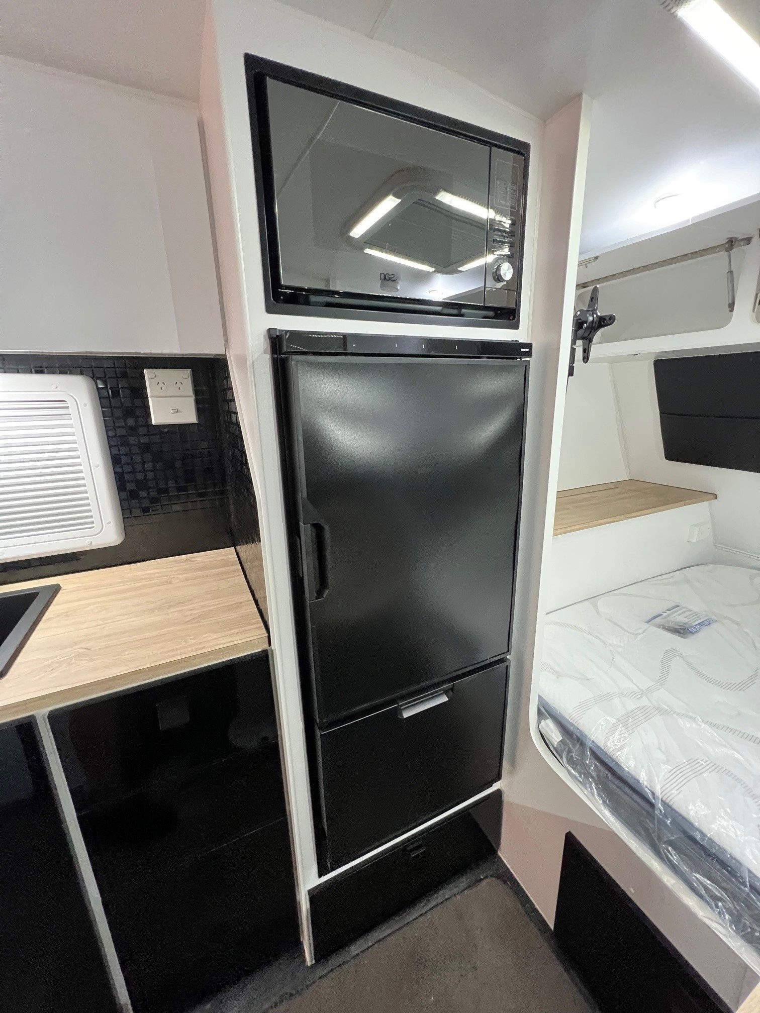 2022 Sunset Family Haven Aluminum Frame 17ft Off-road Triple Bunk caravan