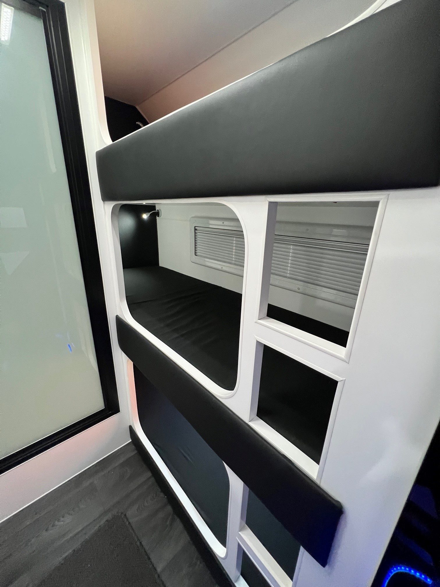 2022 Sunset Family Haven Aluminum Frame 17ft Off-road Triple Bunk caravan