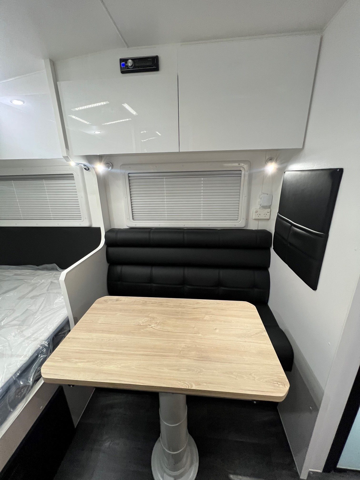 2022 Sunset Family Haven Aluminum Frame 17ft Off-road Triple Bunk caravan