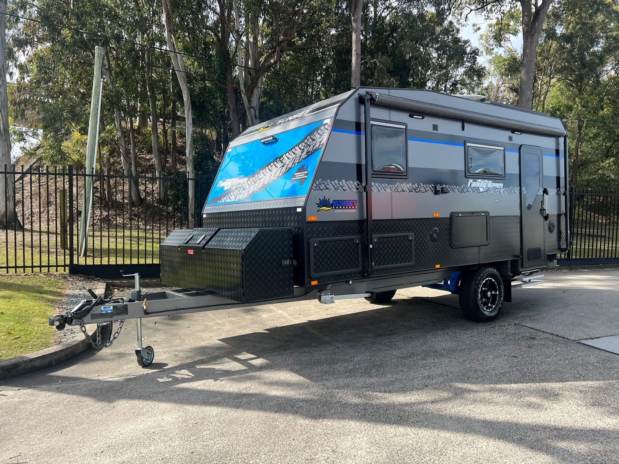 2022 Sunset Family Haven Aluminum Frame 17ft Off-road Triple Bunk caravan