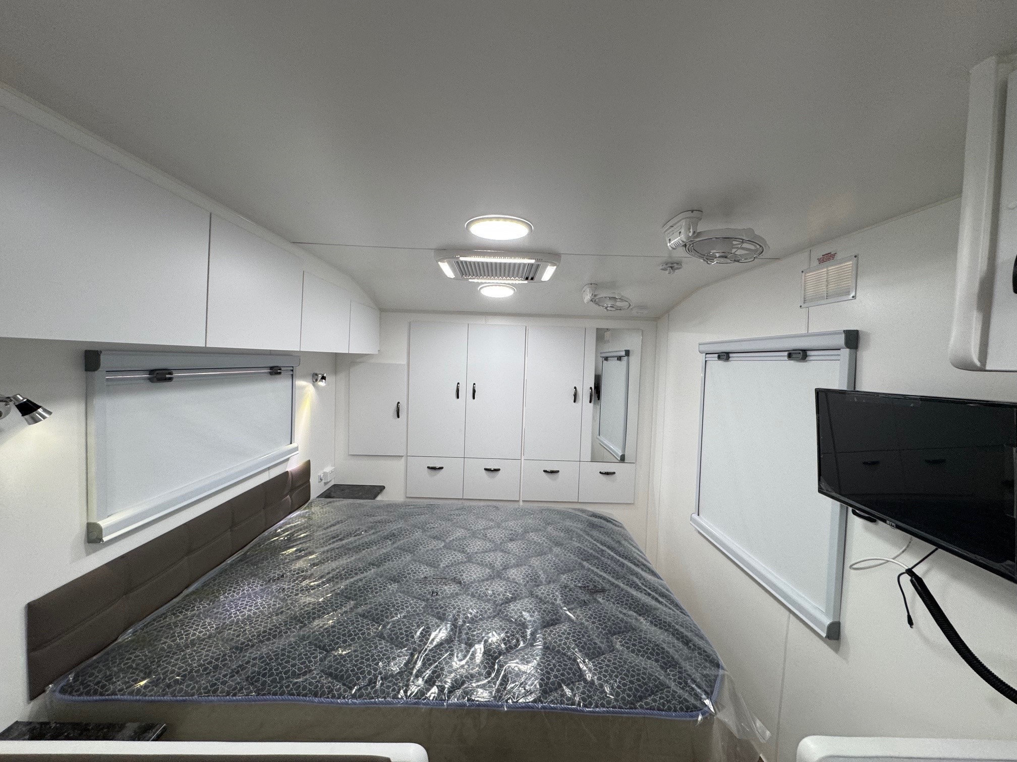 23ft6 Aluminium Framed Sunrise La Maison All Wardrobes Across The Front Of Van