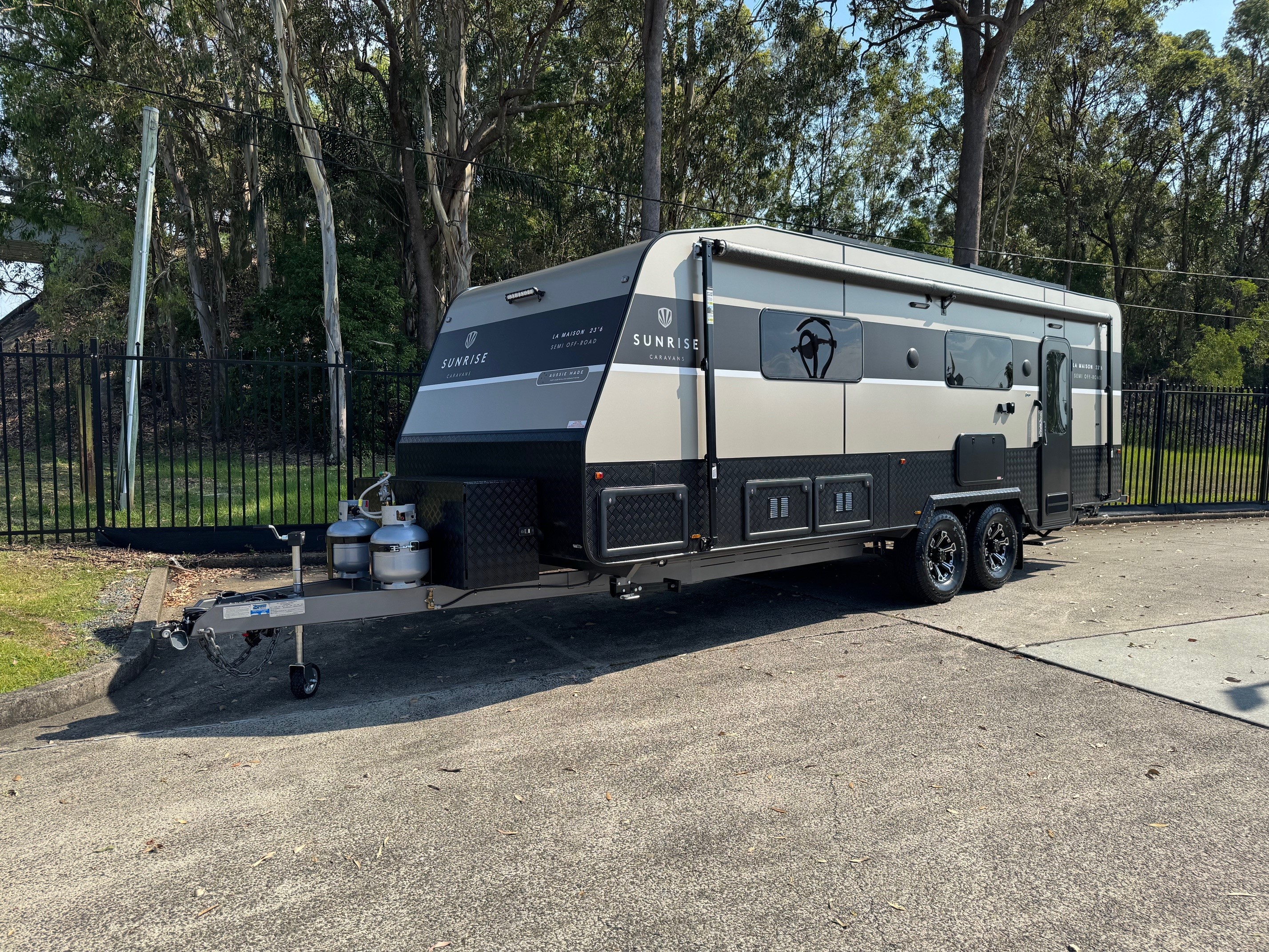 23ft6 Aluminium Framed Sunrise La Maison All Wardrobes Across The Front Of Van