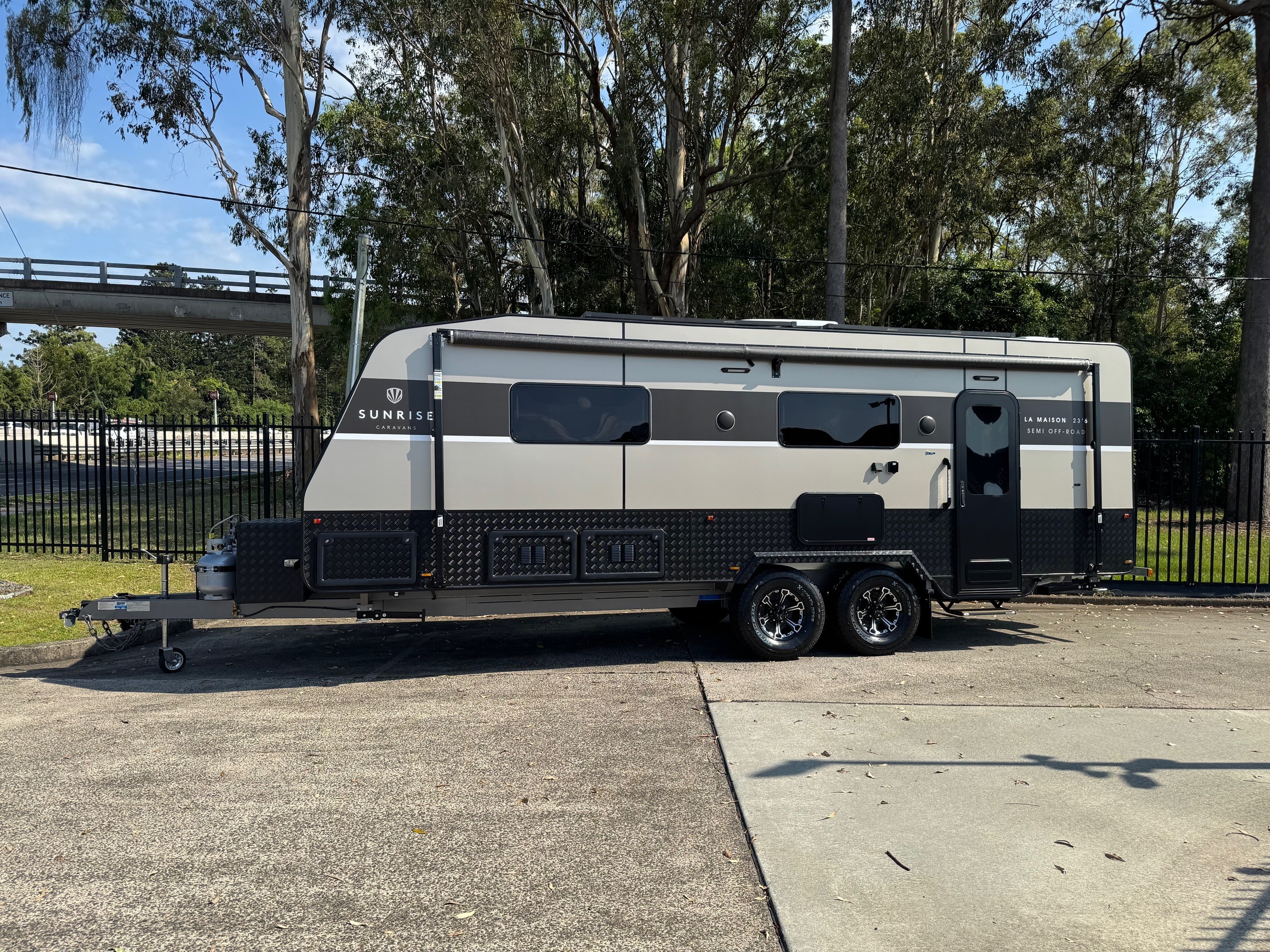 23ft6 Aluminium Framed Sunrise La Maison All Wardrobes Across The Front Of Van