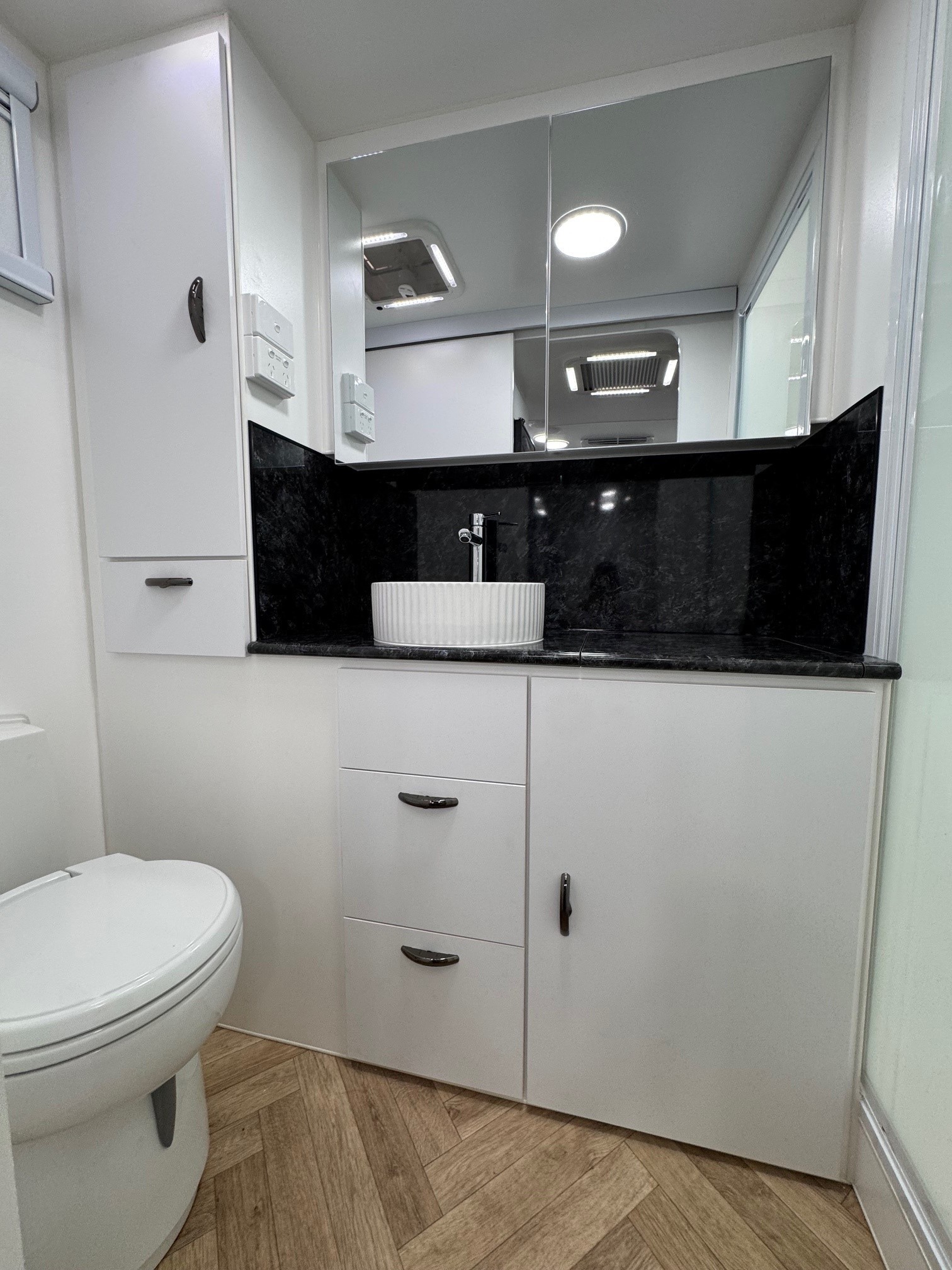 23ft6 Aluminium Framed Sunrise La Maison All Wardrobes Across The Front Of Van