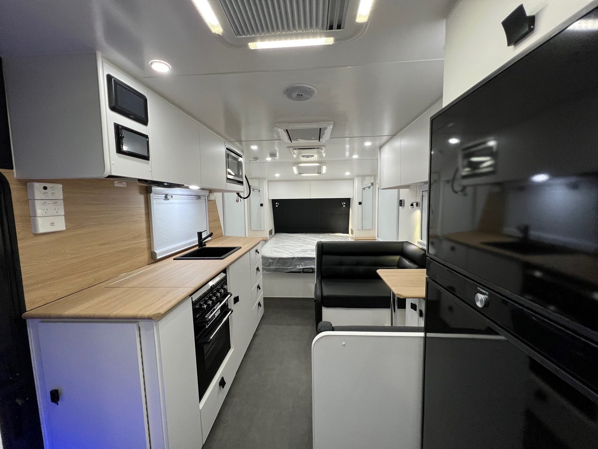 2022 Sunset Wild Trekker Offroad with Airbag Suspension