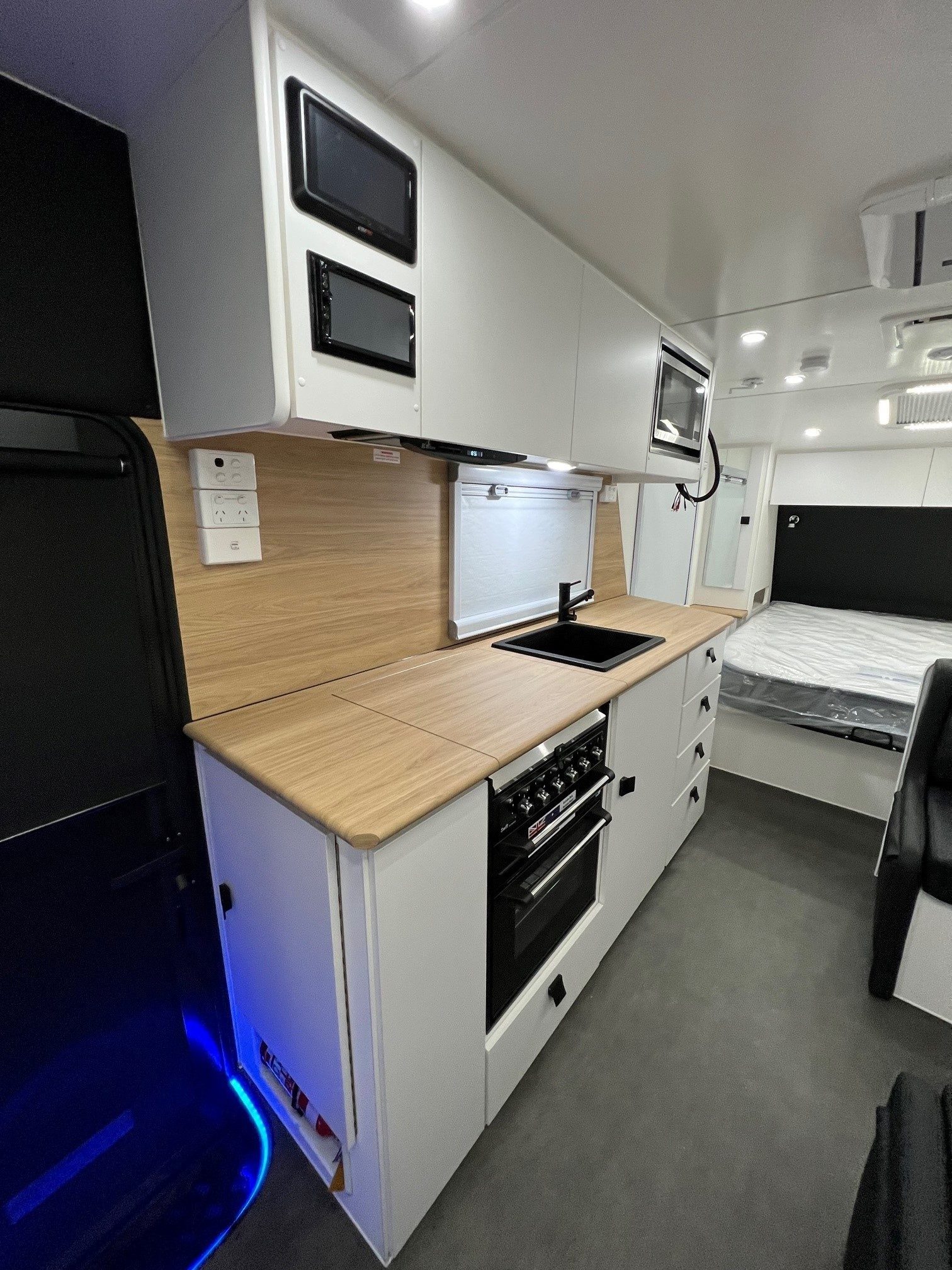 2022 Sunset Wild Trekker Offroad with Airbag Suspension