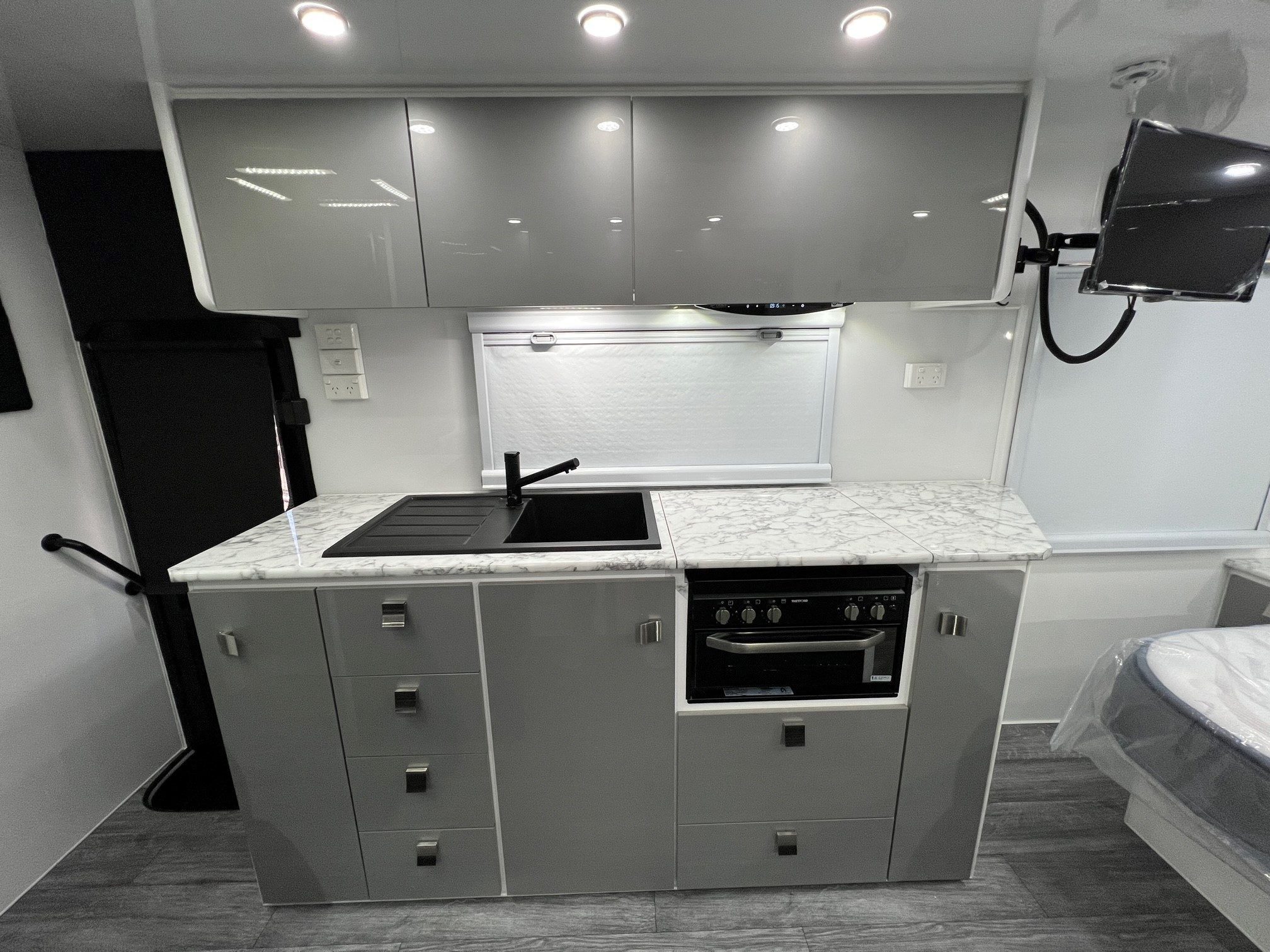 2025 Sunrise Wild Warrior 19ft8 Off-Road Aluminum Frame van With 400amp lithium & 2600W Inverter