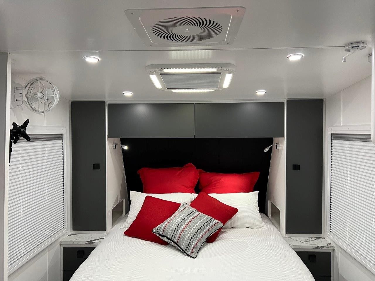 2024 Sunset Family Horizon 19ft8 Off-Road Triple Bunk Van New Model