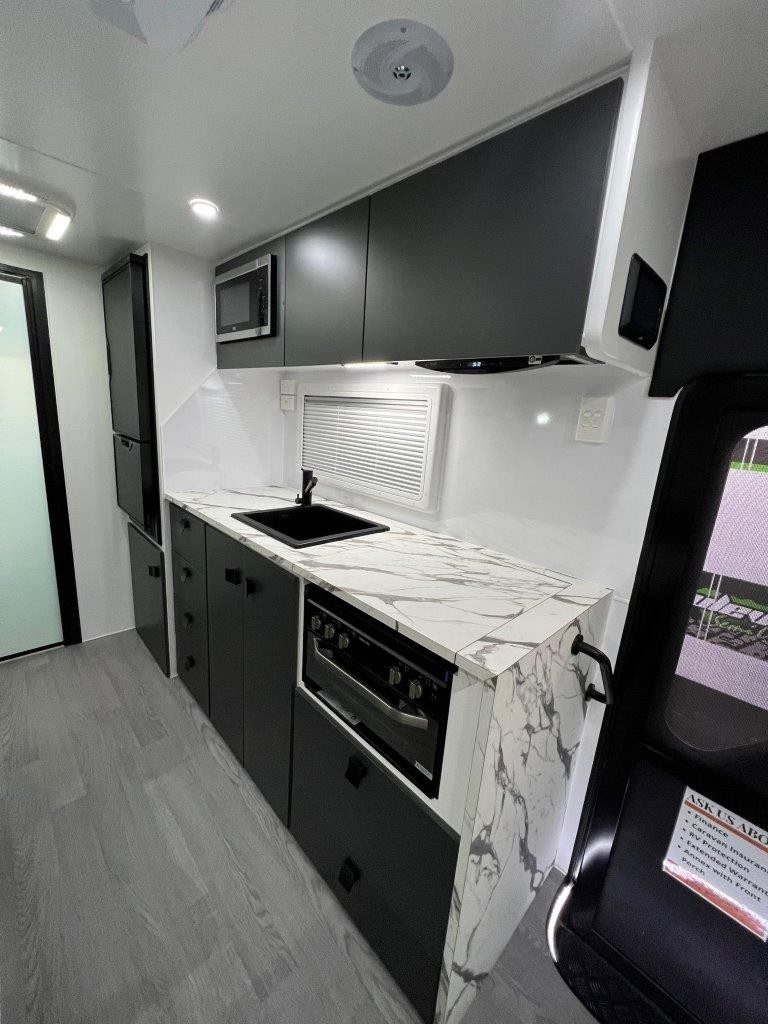 2024 Sunset Family Horizon 19ft8 Off-Road Triple Bunk Van New Model