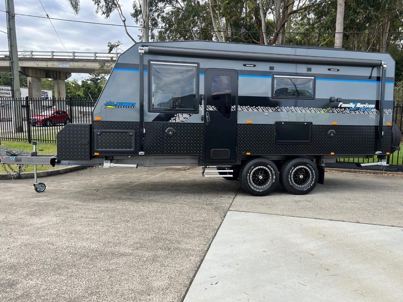 2024 Sunset Family Horizon 19ft8 Off-Road Triple Bunk Van New Model