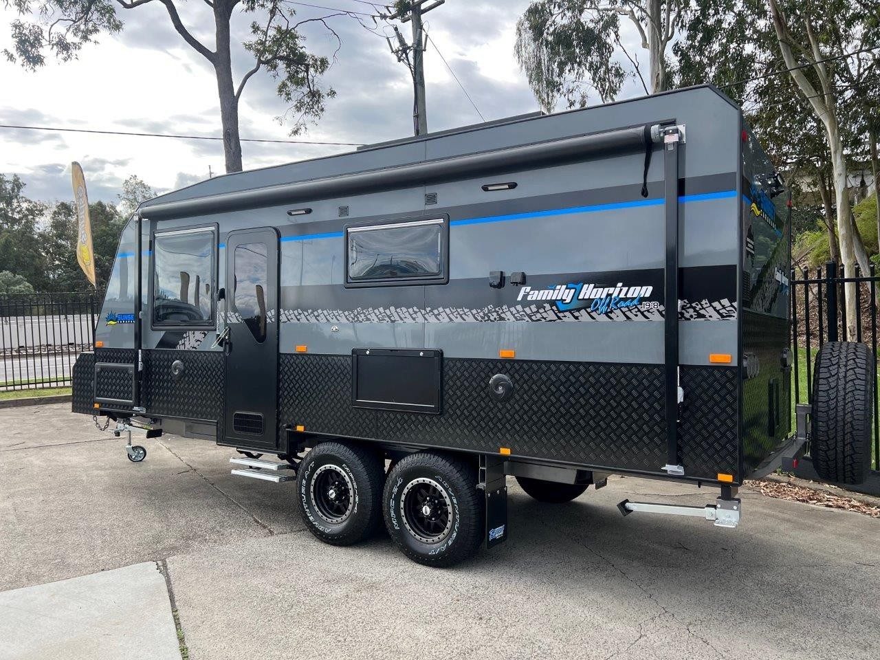 2024 Sunset Family Horizon 19ft8 Off-Road Triple Bunk Van New Model