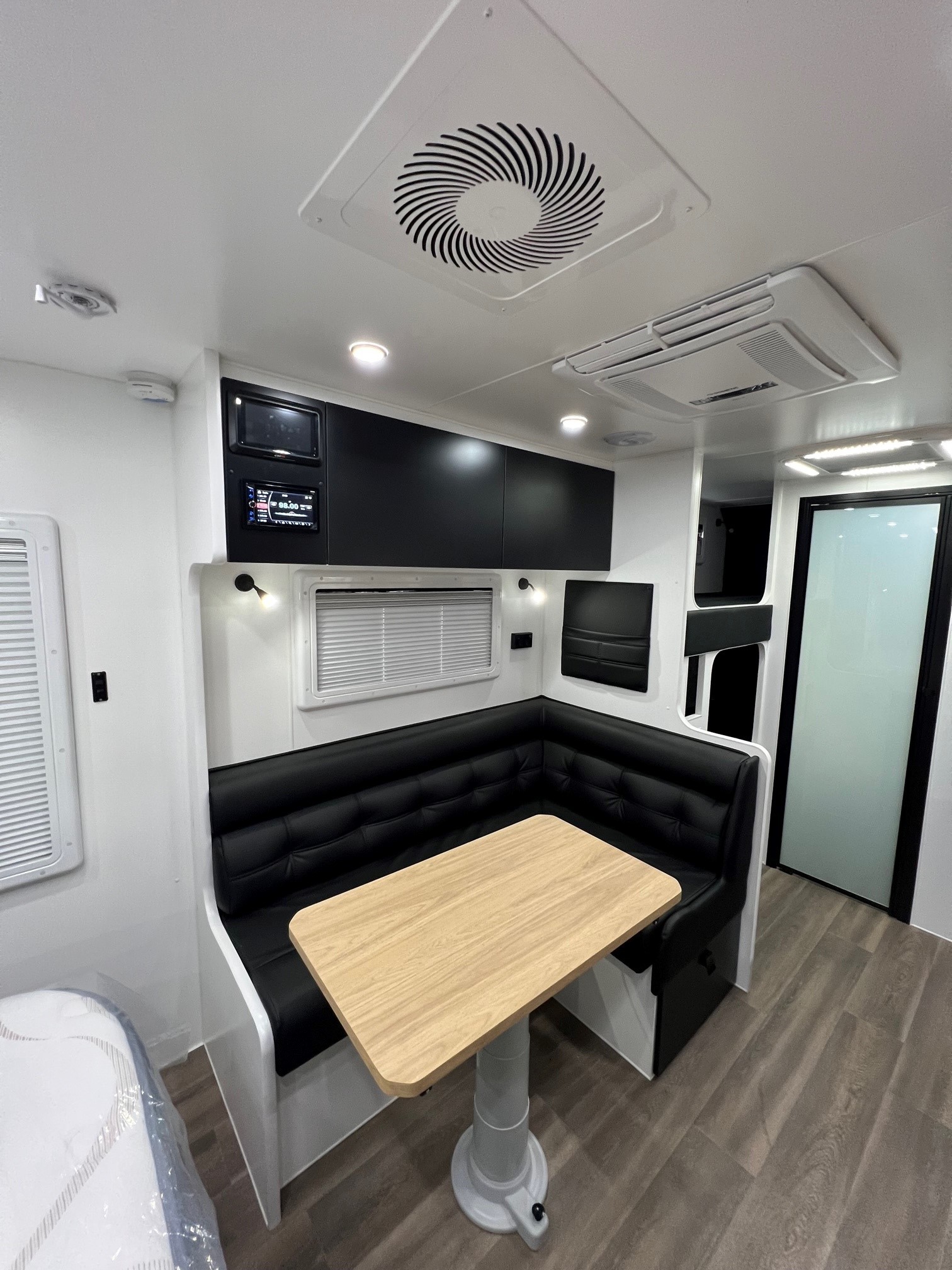 2024 Sunset Family Haven 18ft6 Off-Road Double Bunk With 400 Amp lithium Batteries & 2600W Inverter